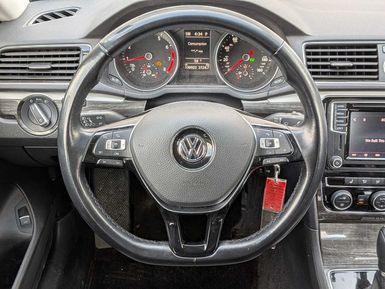 Thumbnail: 2016 Volkswagen Passat - 23