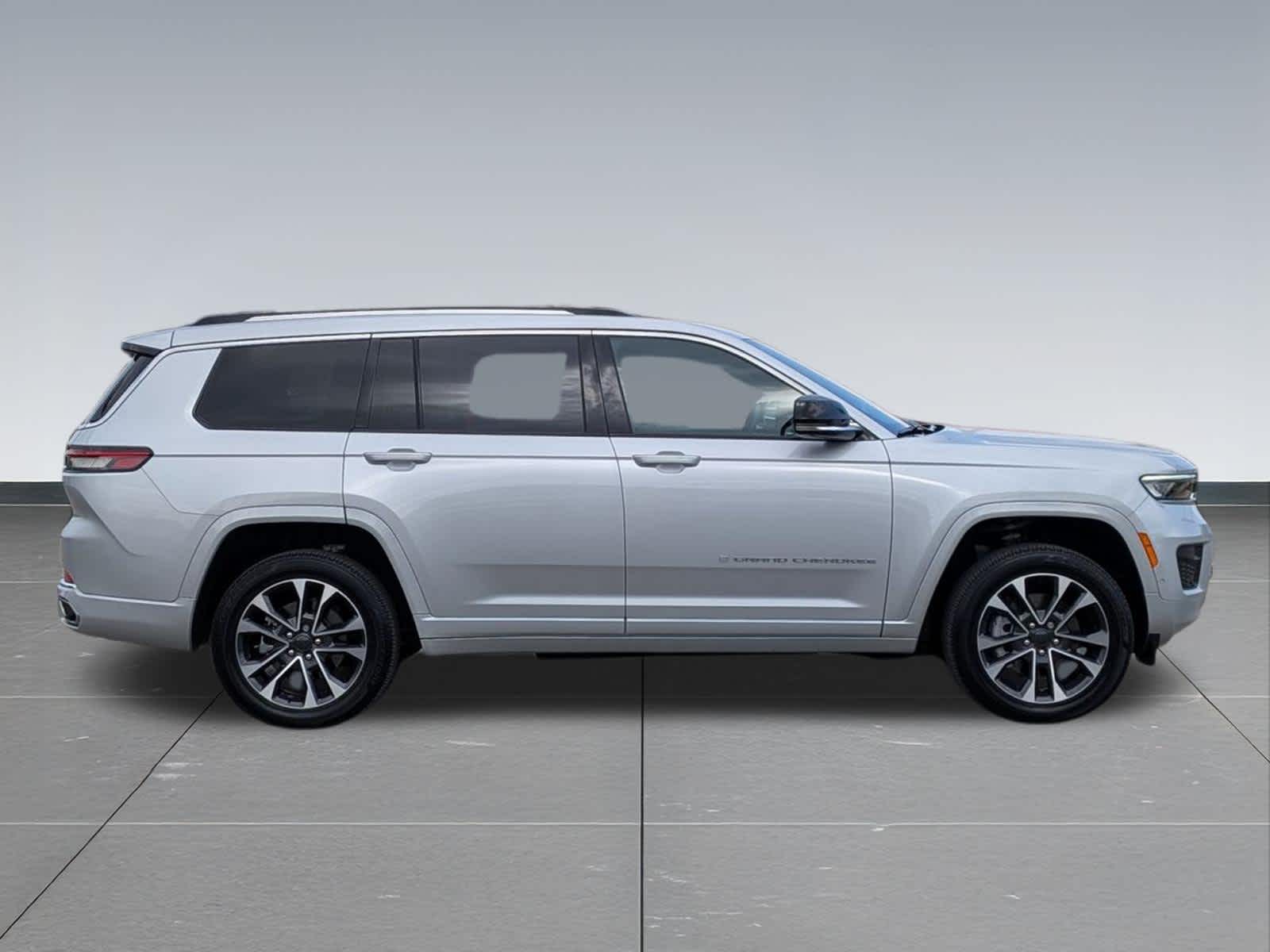 Thumbnail: 2023 Jeep Grand Cherokee - 7