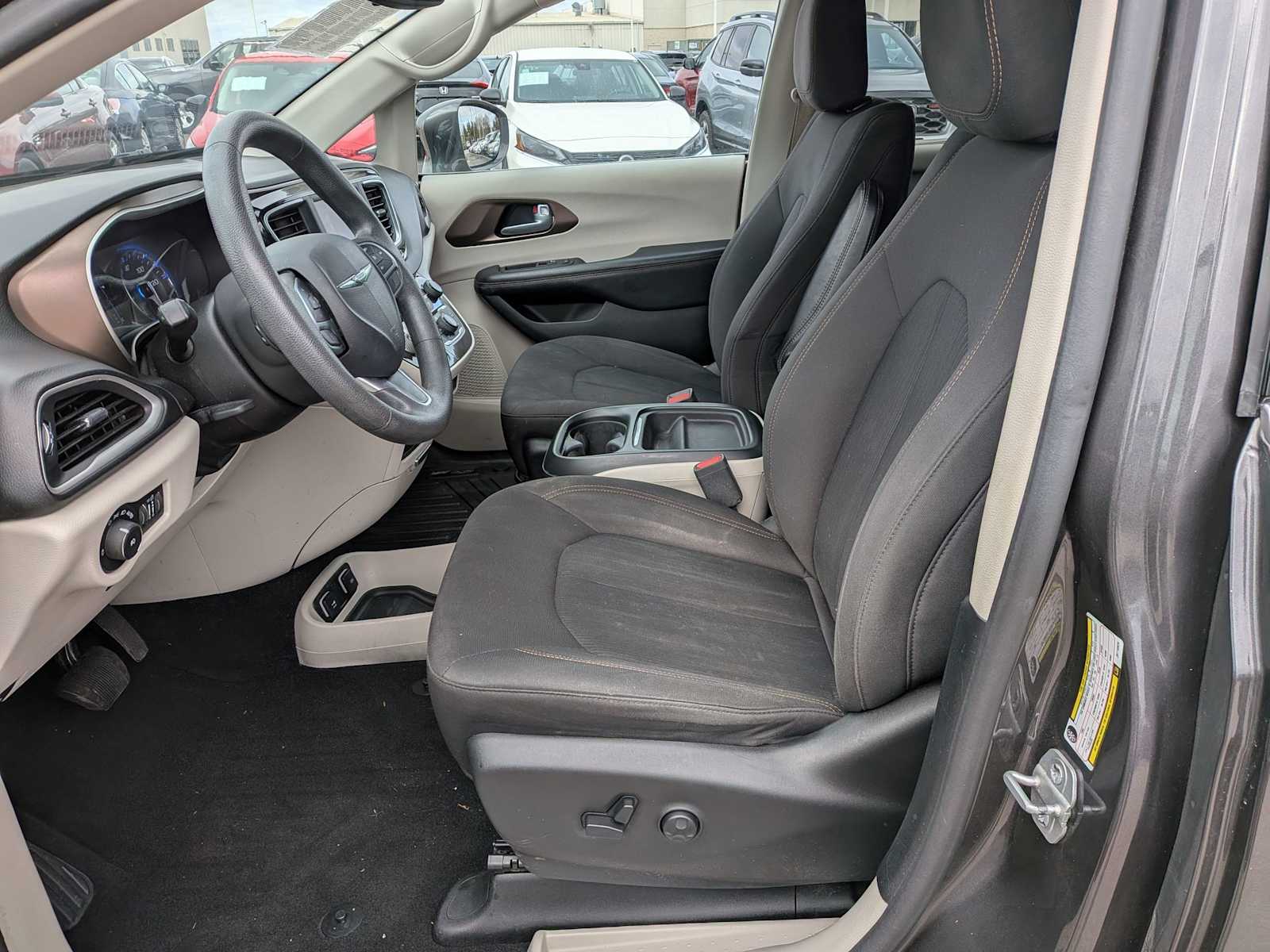 Thumbnail: 2018 Chrysler Pacifica - 15