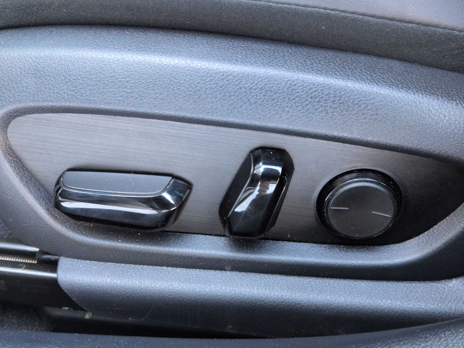 Thumbnail: 2022 Lexus ES - 16