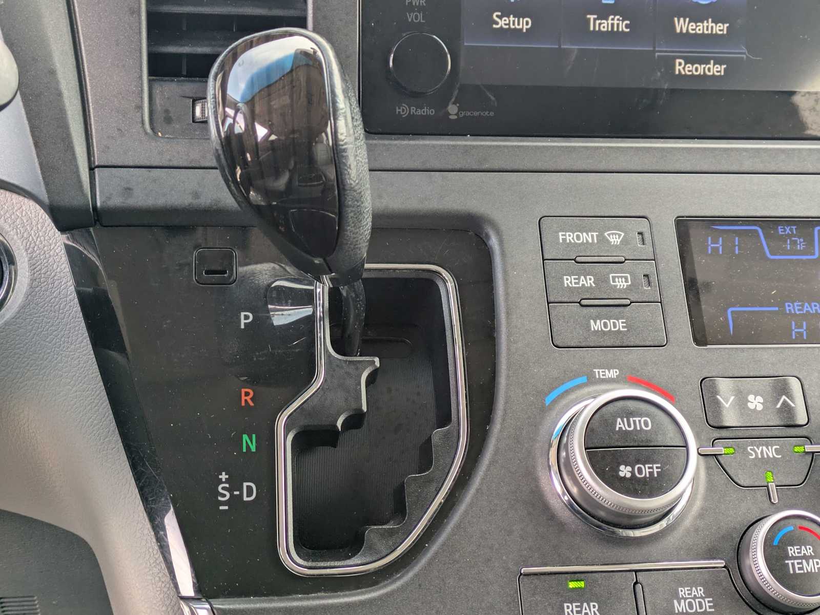 Thumbnail: 2015 Toyota Sienna - 30