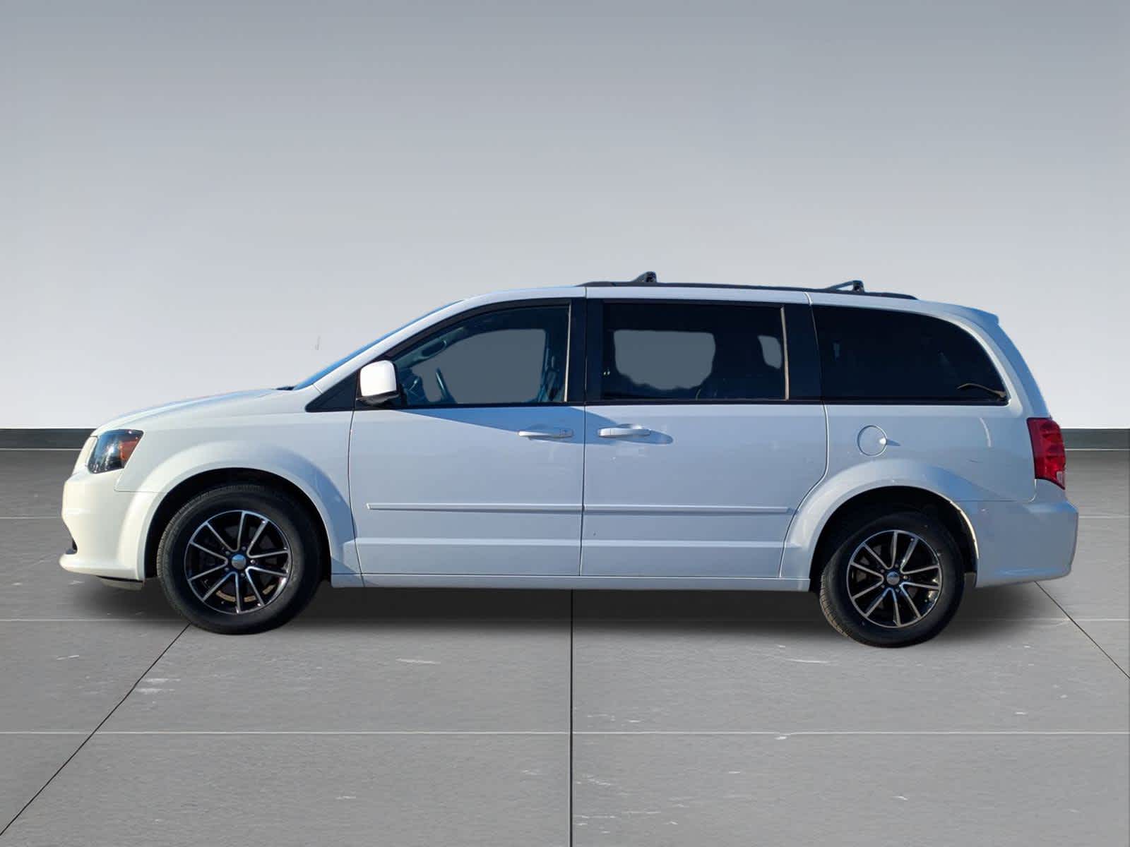 Thumbnail: 2017 Dodge Grand Caravan - 3