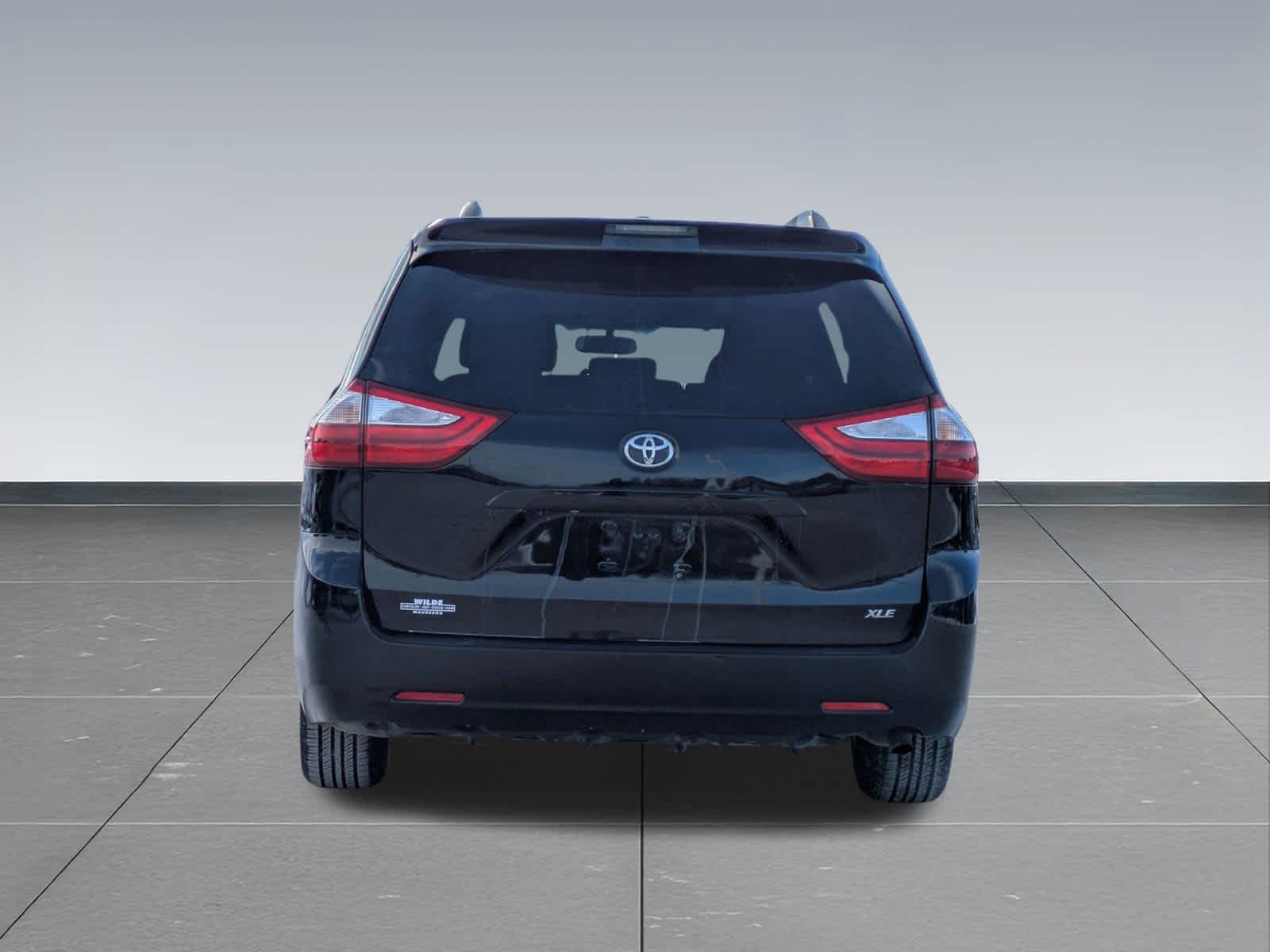 Thumbnail: 2015 Toyota Sienna - 5