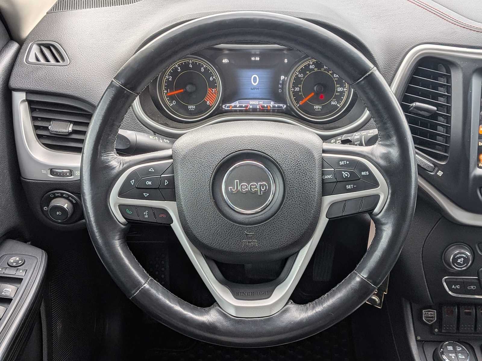Thumbnail: 2015 Jeep Cherokee - 21