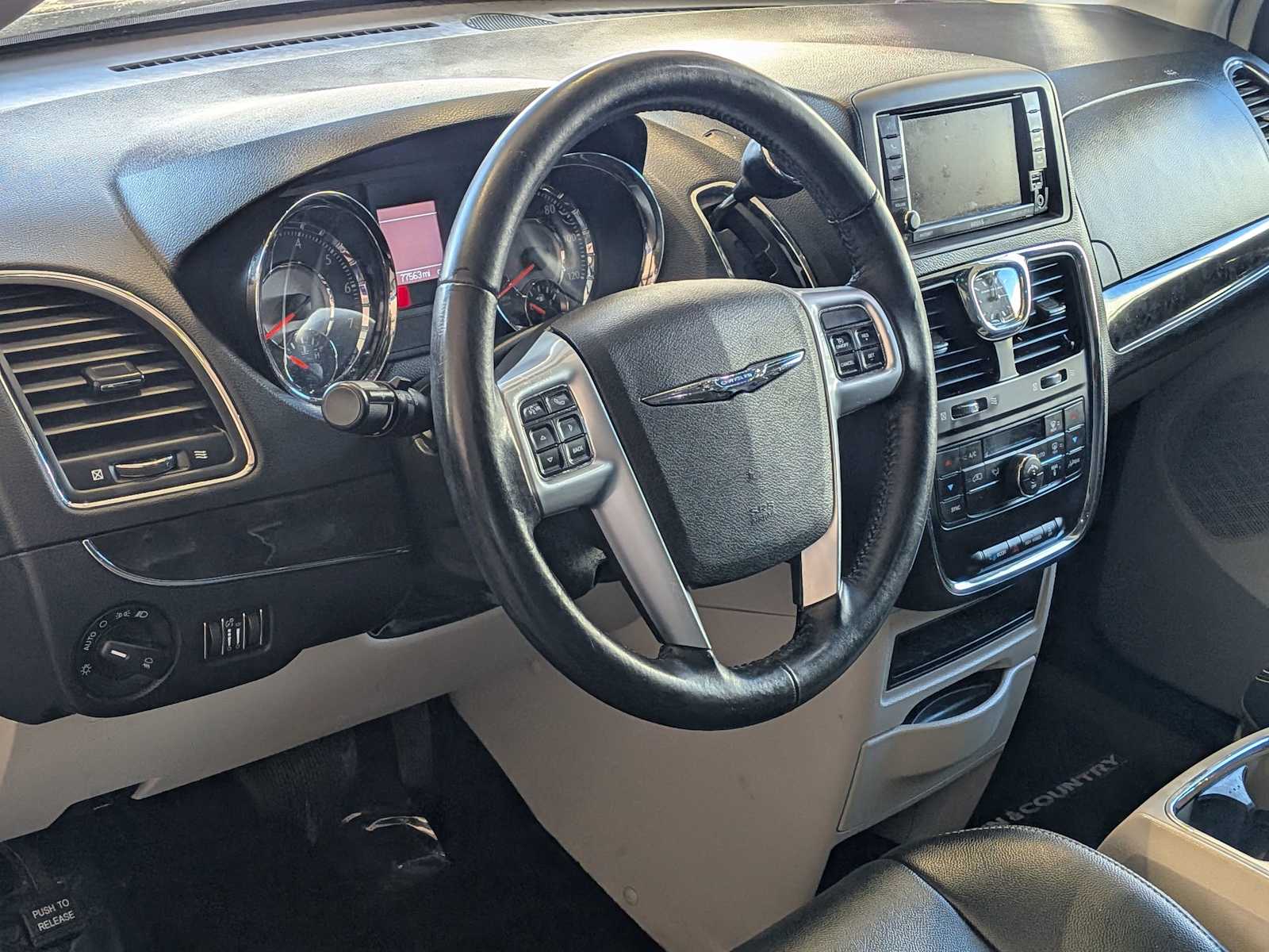 Thumbnail: 2012 Chrysler Town & Country - 2