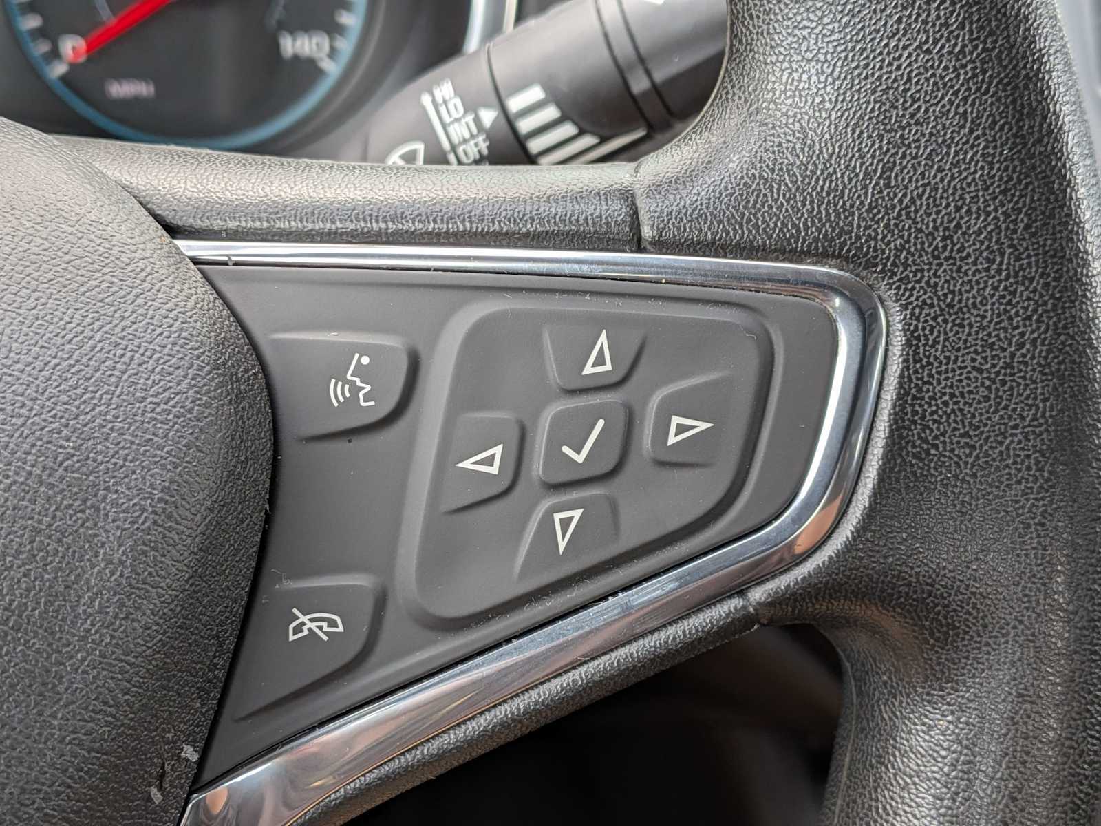 Thumbnail: 2018 Chevrolet Malibu - 25