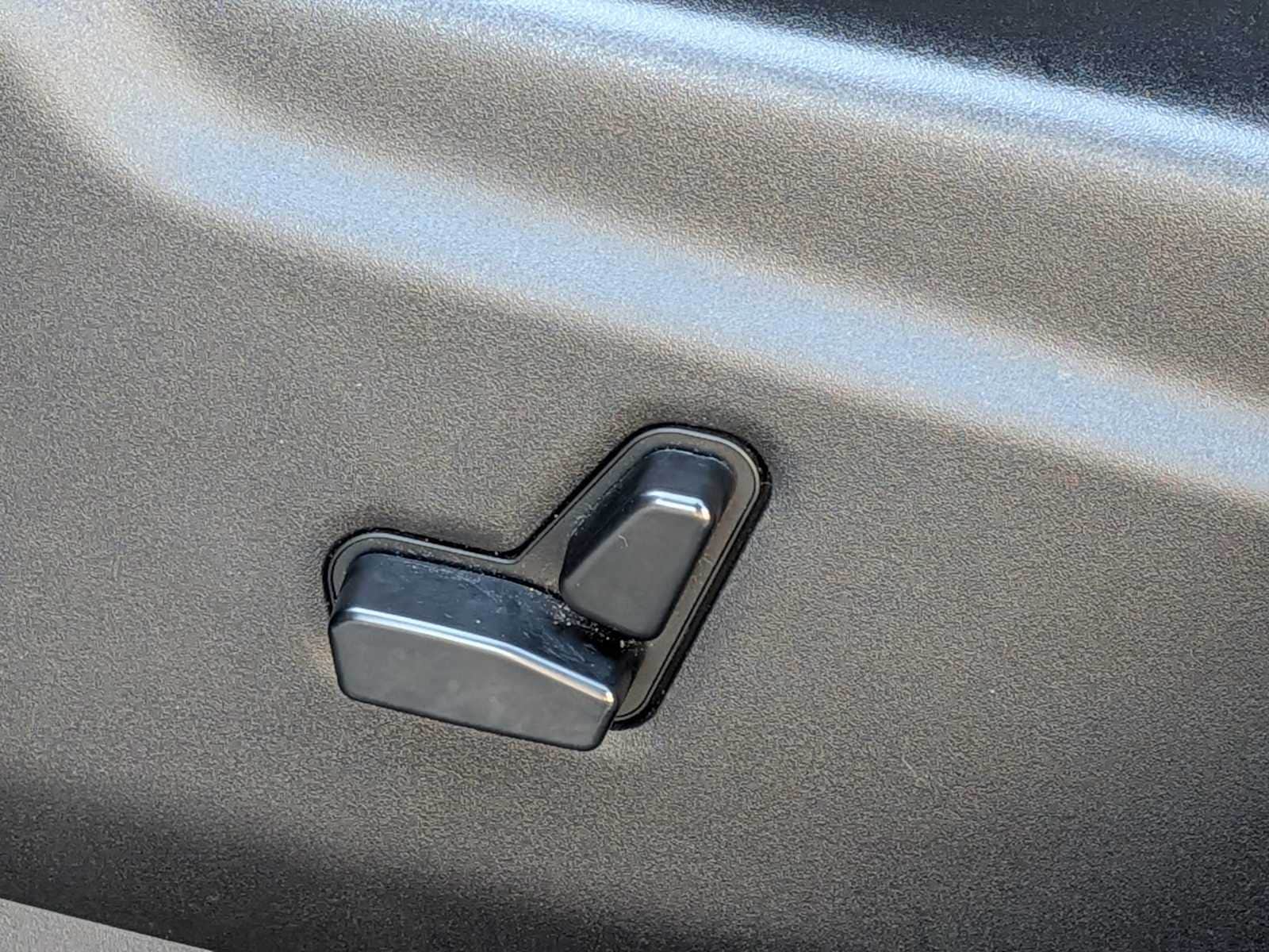 Thumbnail: 2020 Jeep Grand Cherokee - 16