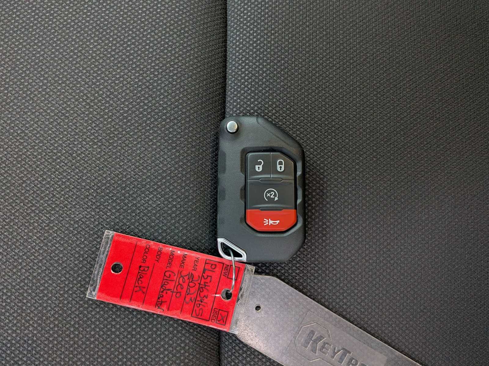 Thumbnail: 2023 Jeep Gladiator - 32