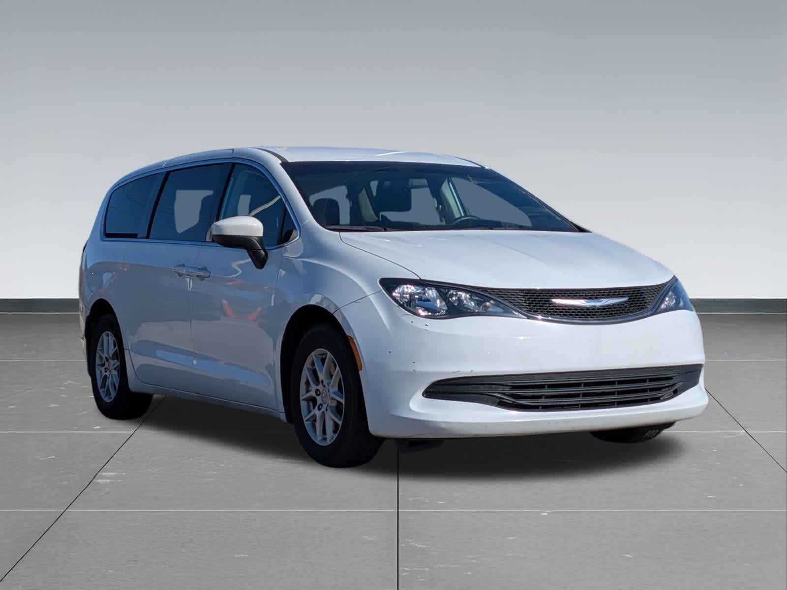 Thumbnail: 2018 Chrysler Pacifica - 8
