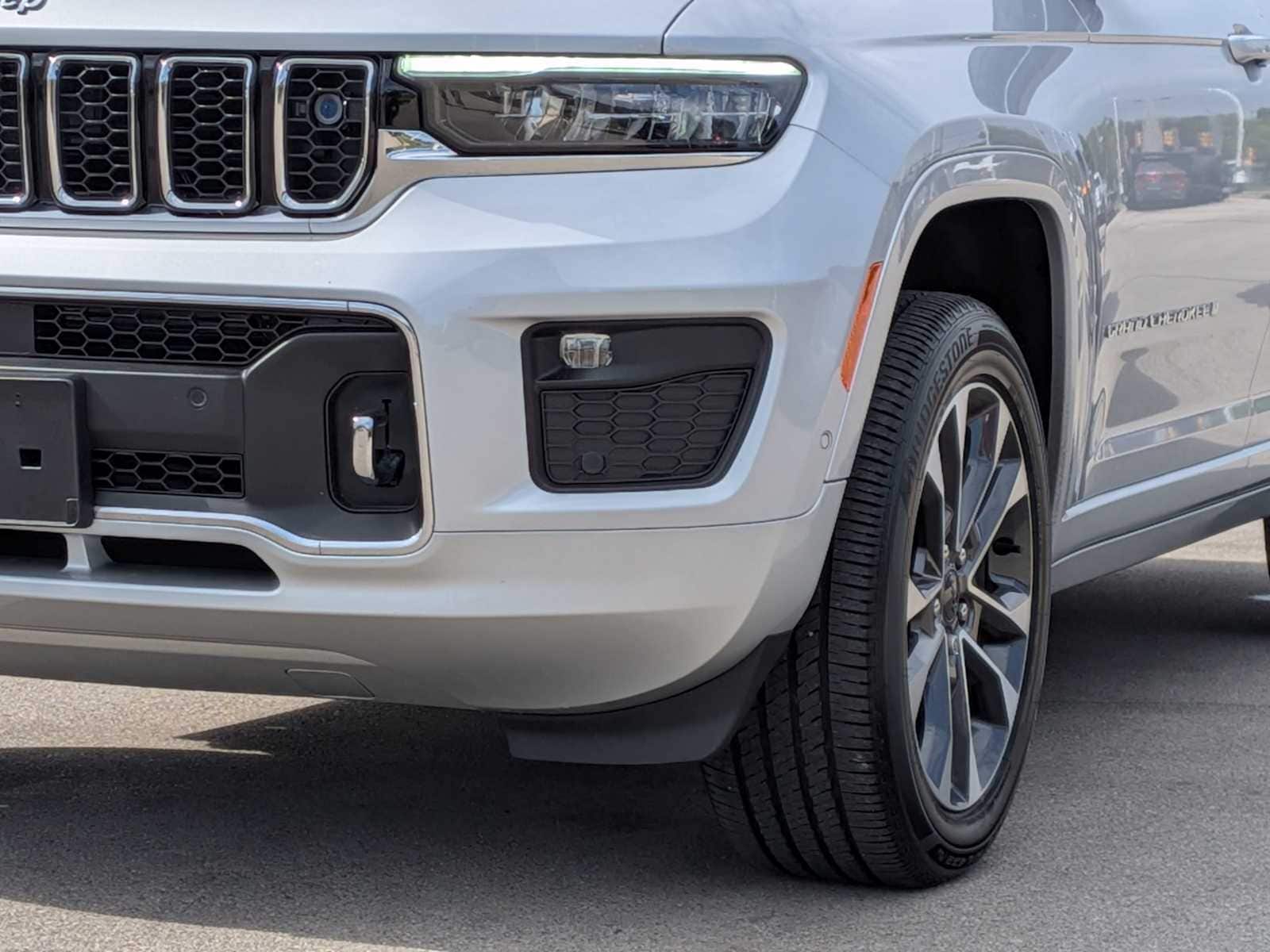 Thumbnail: 2023 Jeep Grand Cherokee - 11