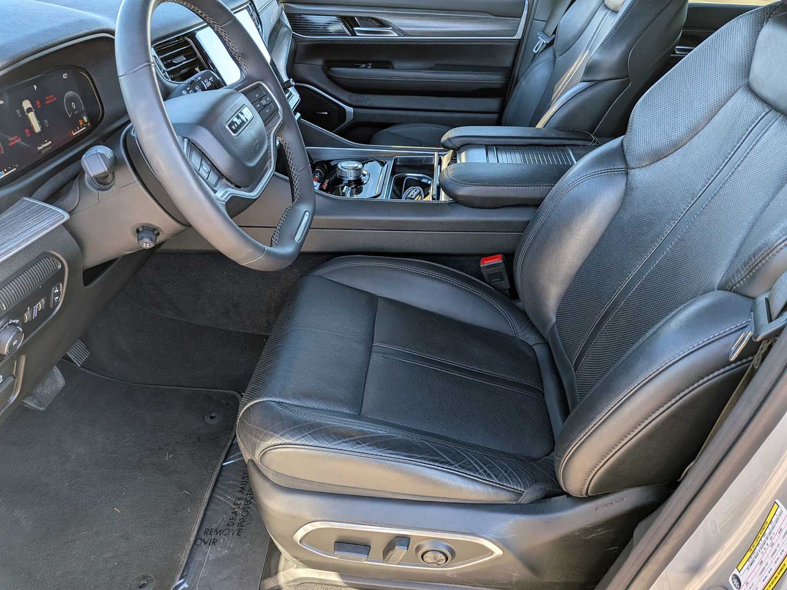 Thumbnail: 2023 Jeep Wagoneer - 15