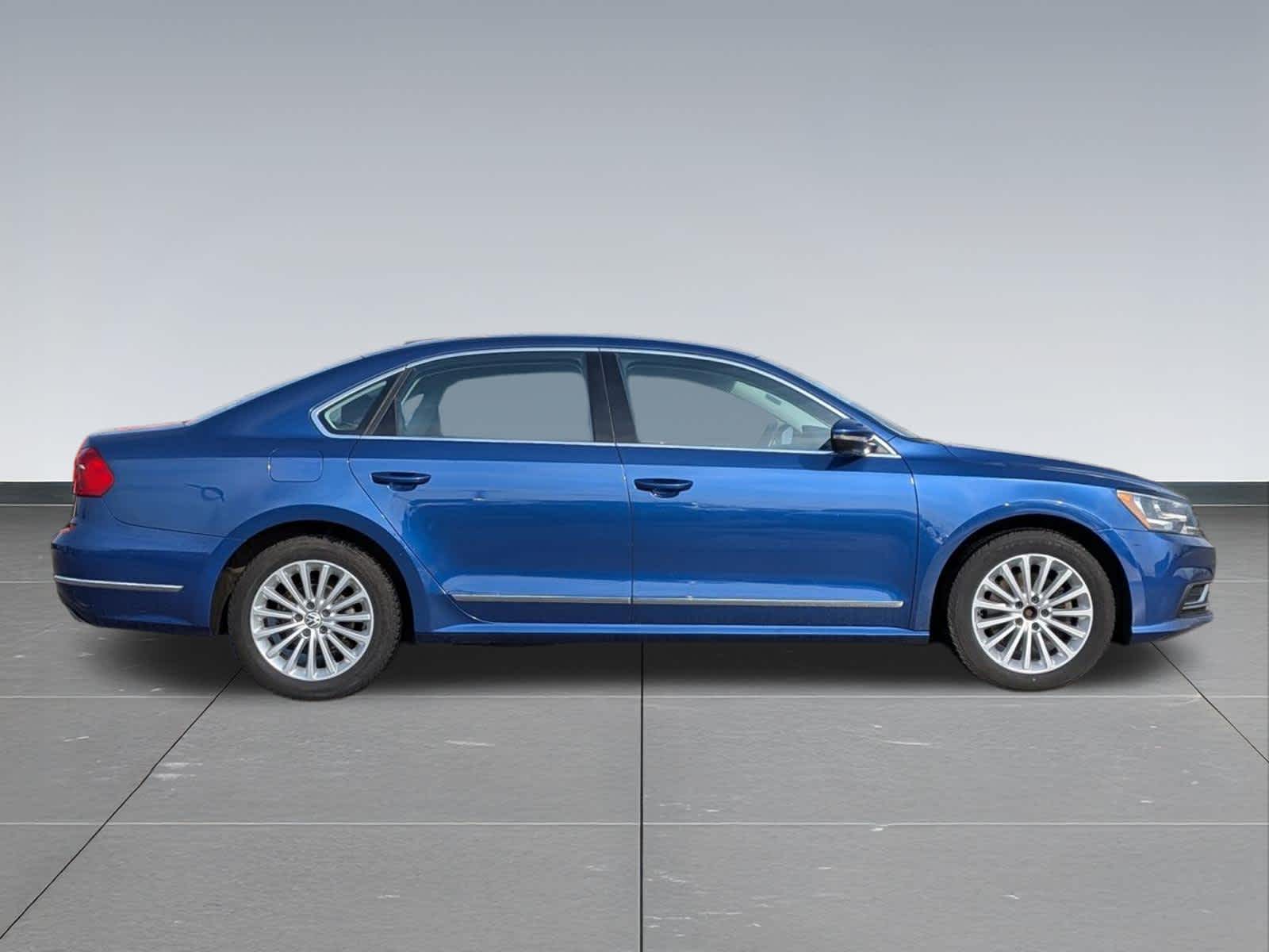 Thumbnail: 2016 Volkswagen Passat - 6