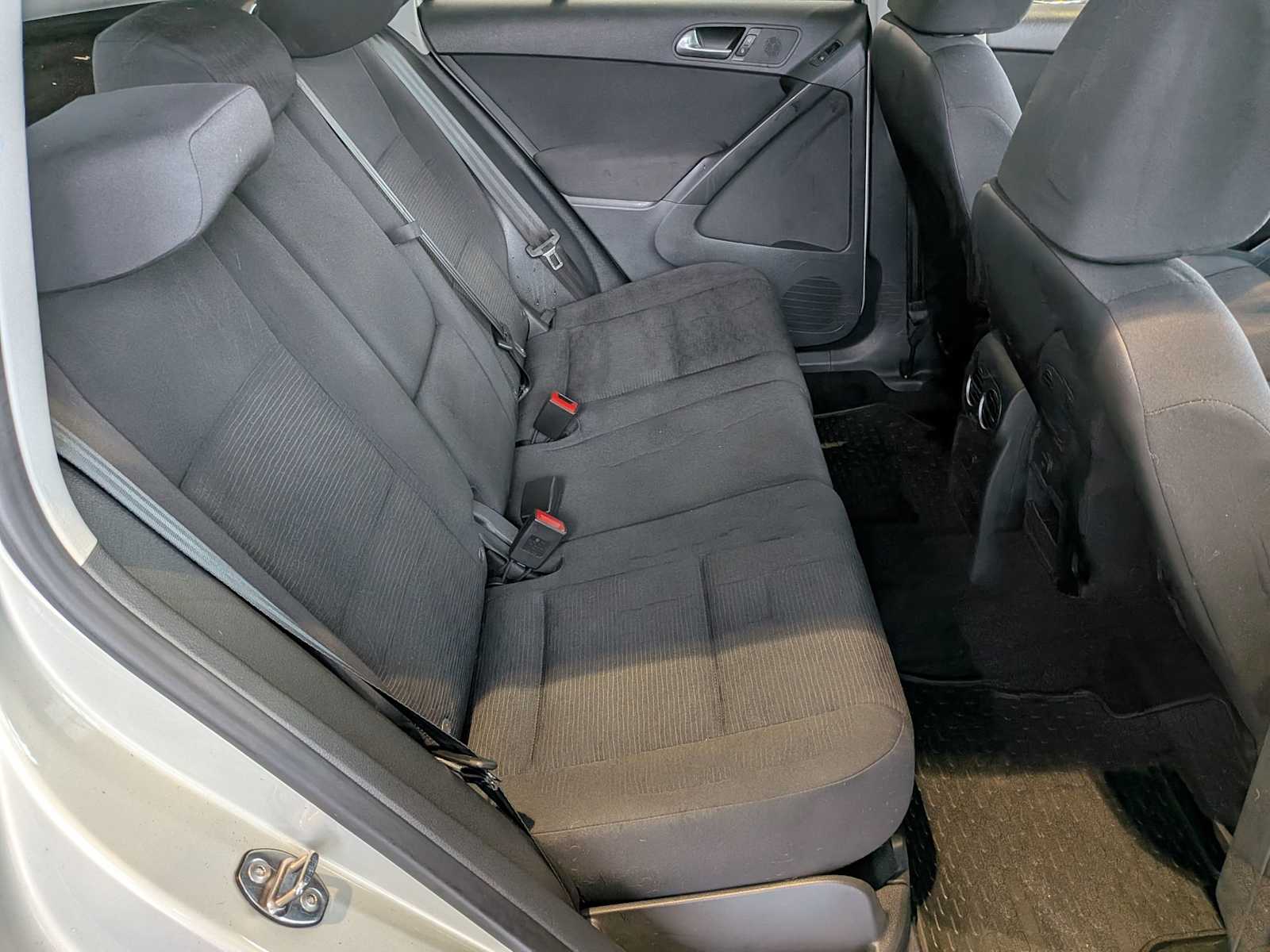 Thumbnail: 2014 Volkswagen Tiguan - 18