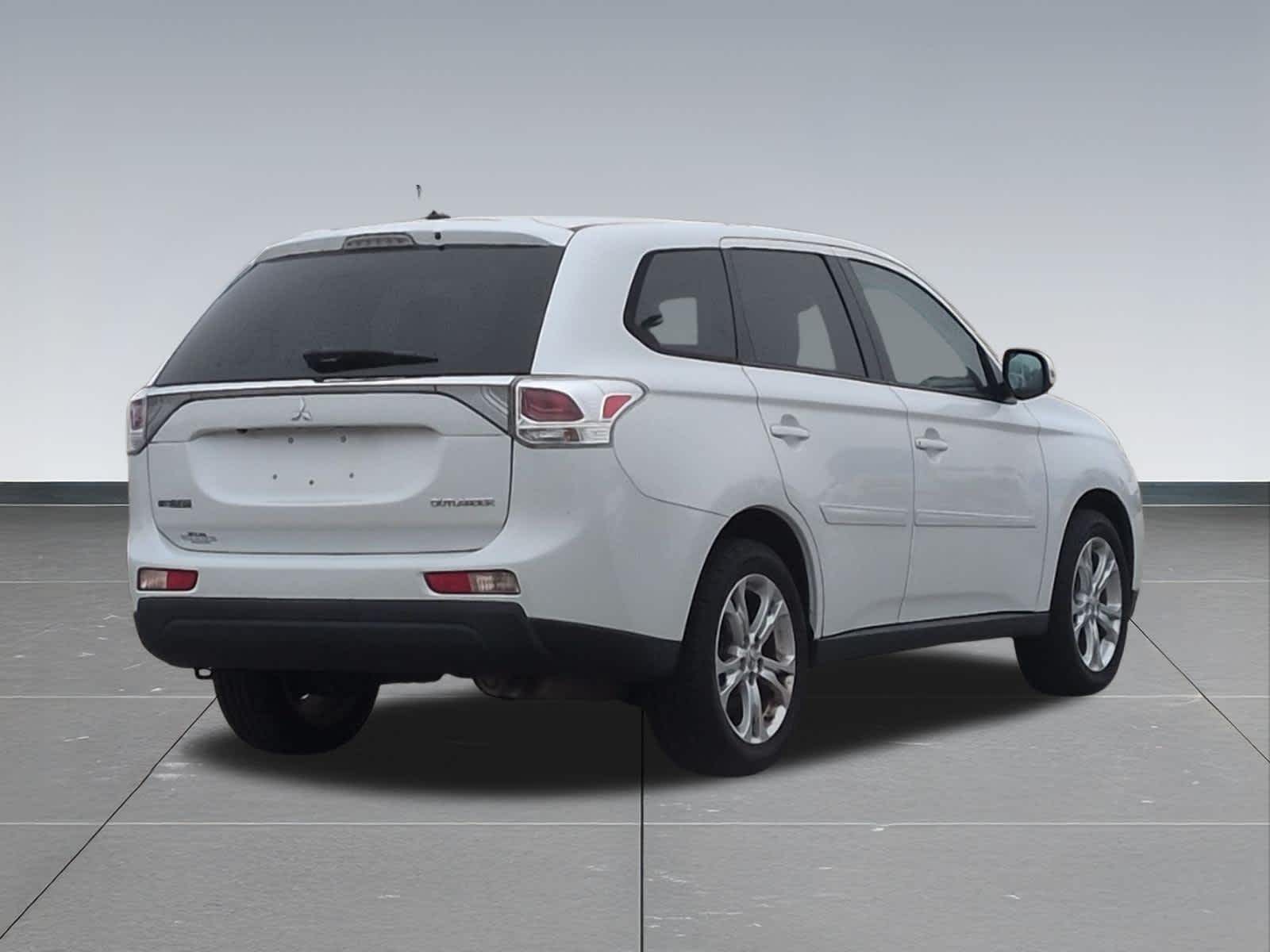 Thumbnail: 2014 Mitsubishi Outlander - 6