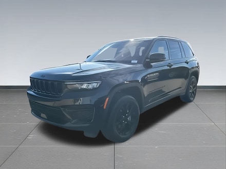 Shop Used 2025 Jeep Grand Cherokee Laredo SUV For Sale Waukesha, Wisconsin