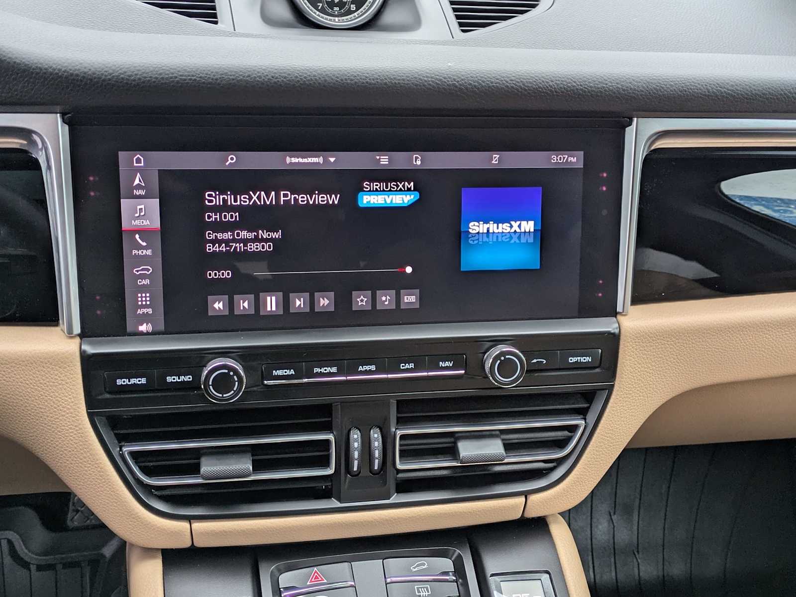 Thumbnail: 2021 Porsche Macan - 24