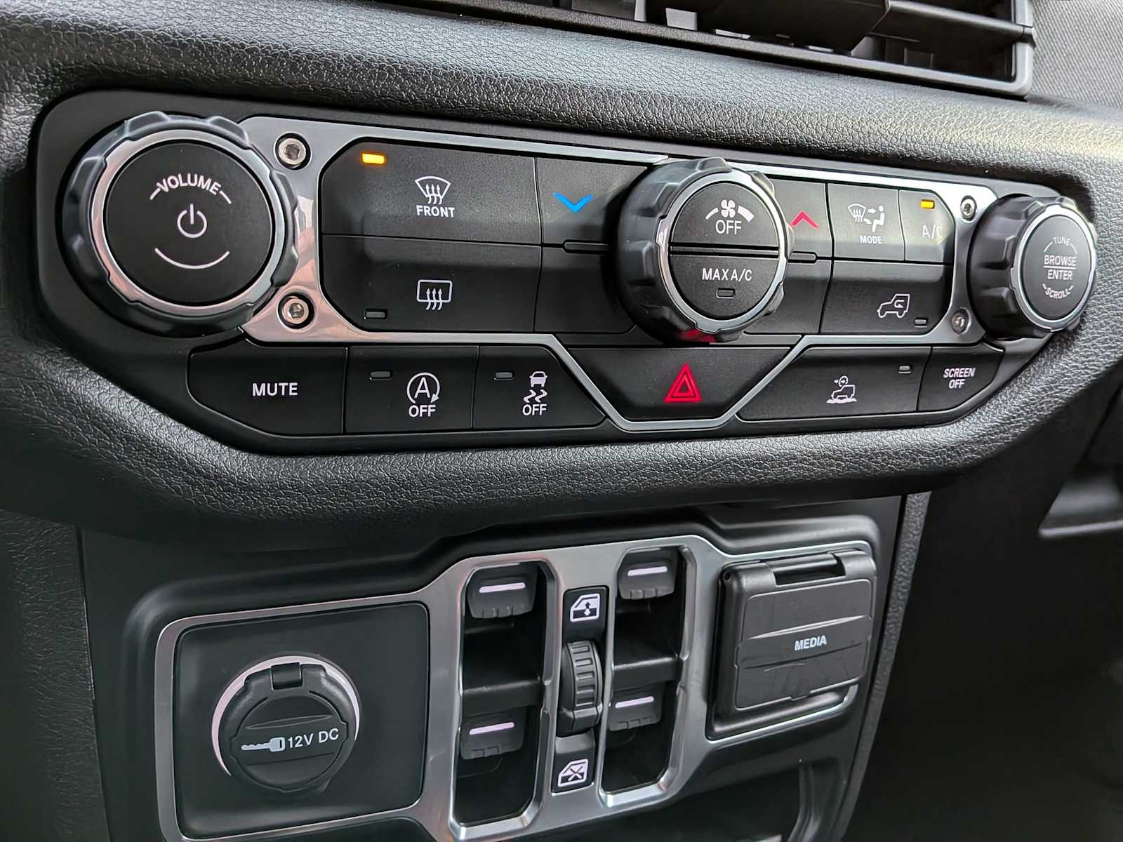 Thumbnail: 2024 Jeep Gladiator - 25