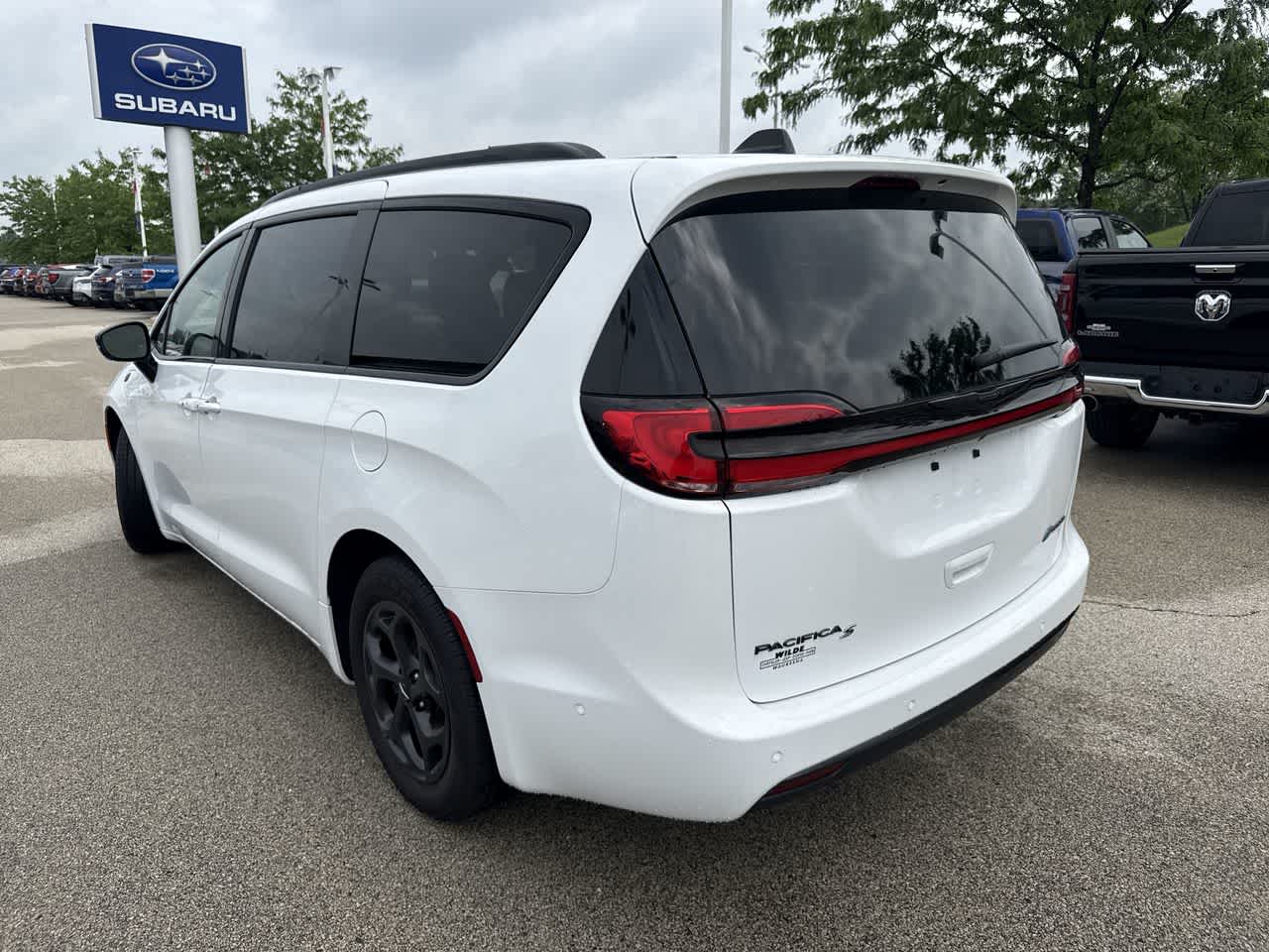Thumbnail: 2024 Chrysler Pacifica - 4