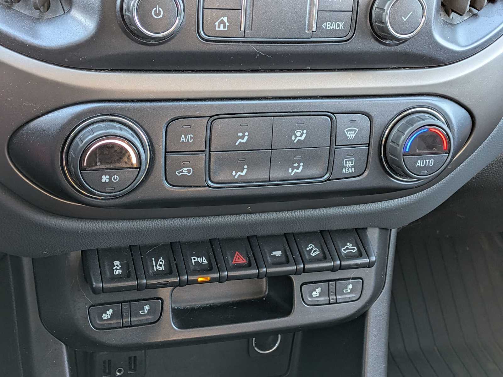 Thumbnail: 2021 Chevrolet Colorado - 24