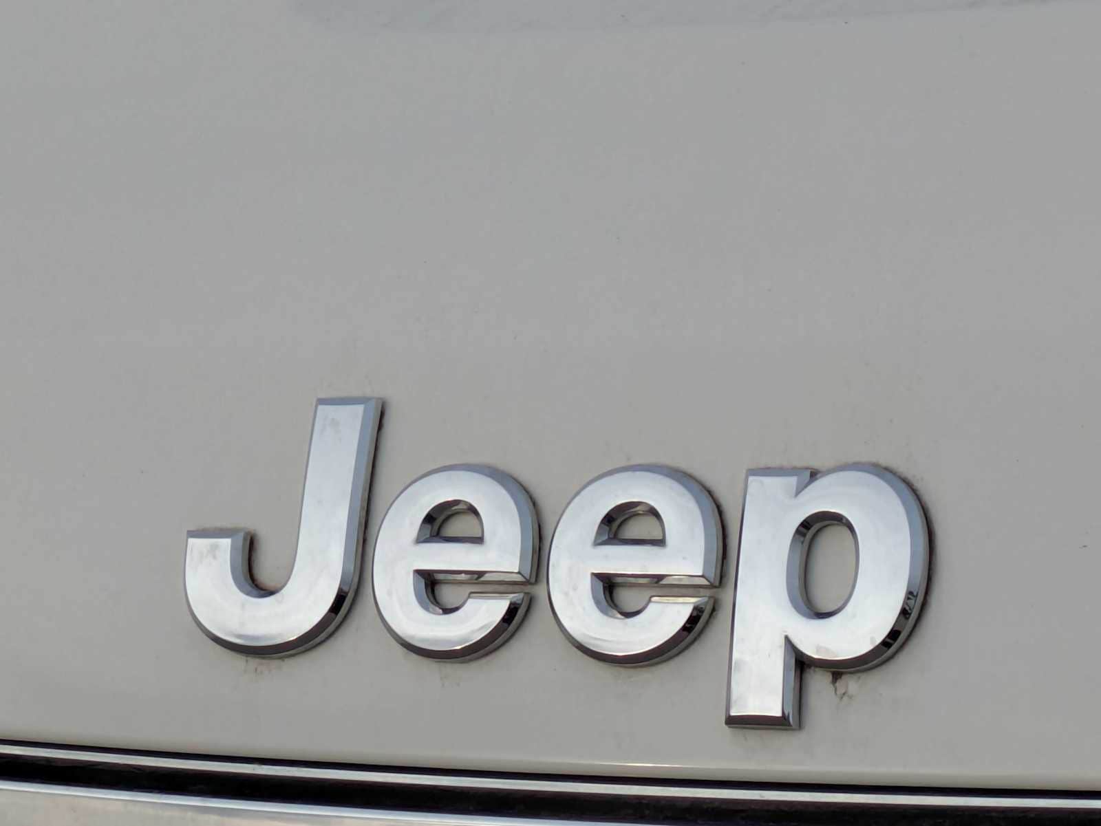 Thumbnail: 2012 Jeep Grand Cherokee - 11