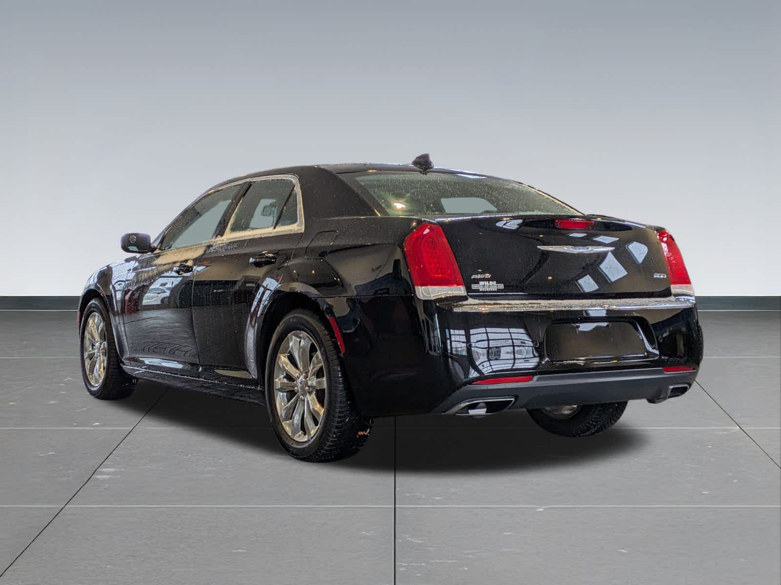 2017 Chrysler 300 Limited photo 3