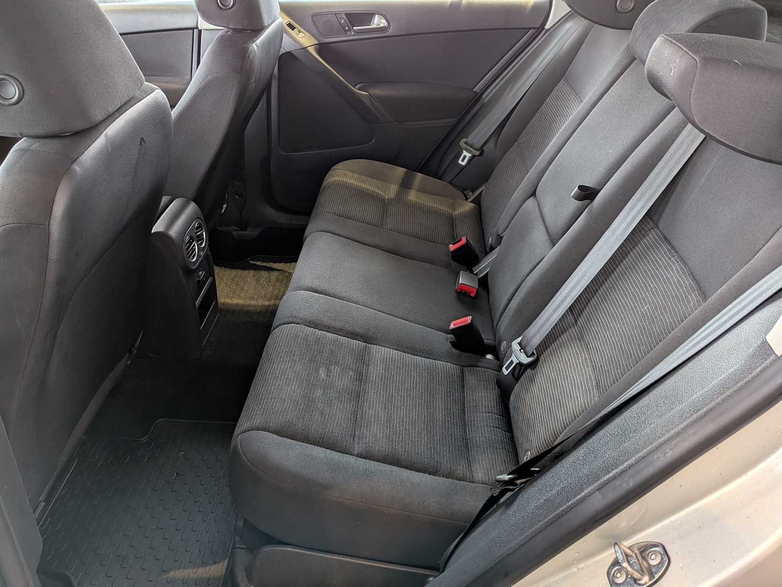 Thumbnail: 2014 Volkswagen Tiguan - 17