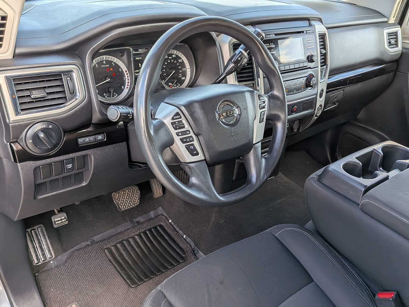 2018 Nissan Titan SV photo 2