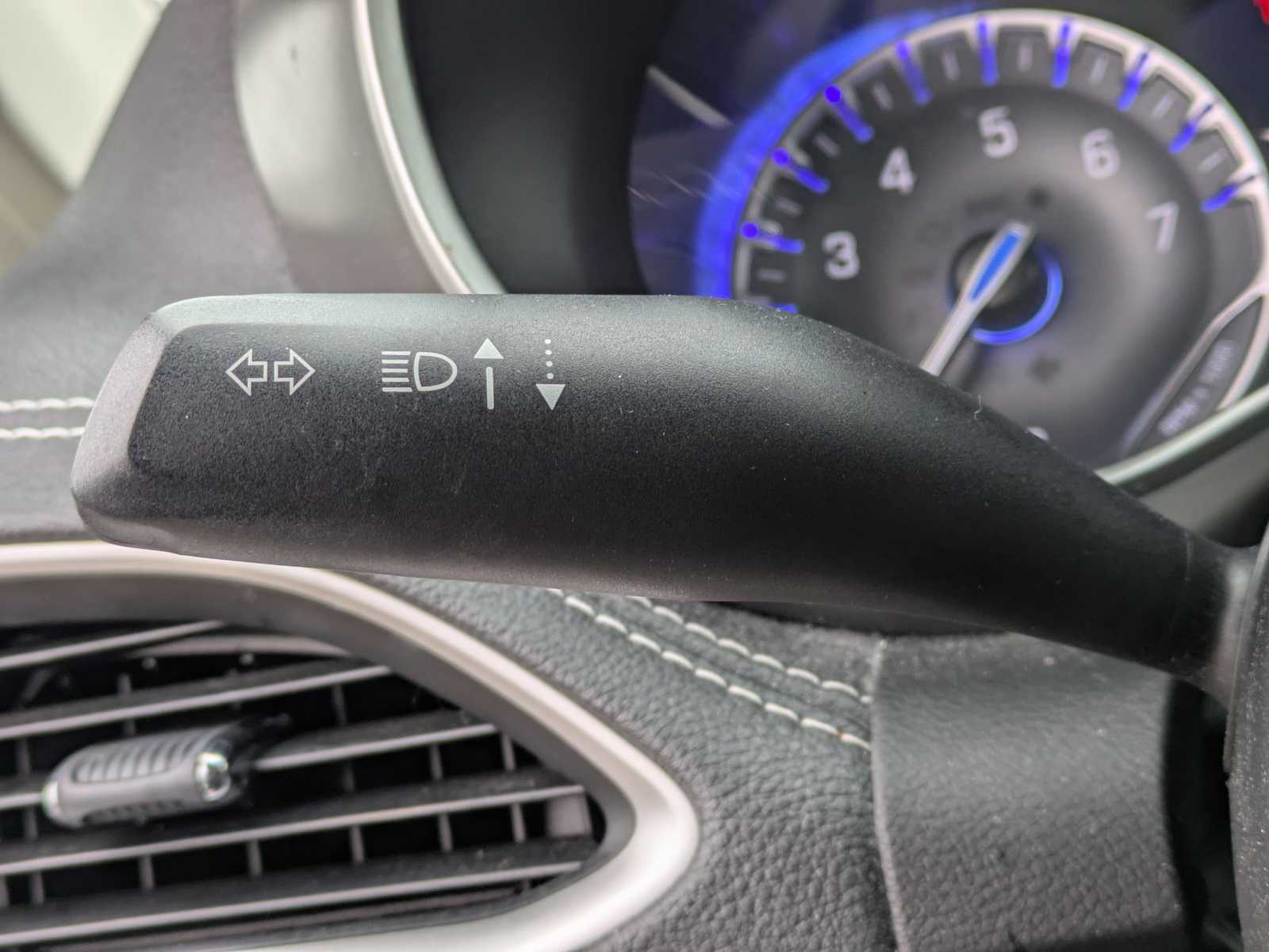 Thumbnail: 2023 Chrysler Pacifica - 25