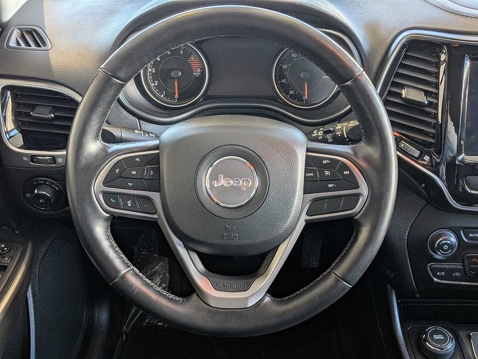 Thumbnail: 2020 Jeep Cherokee - 21