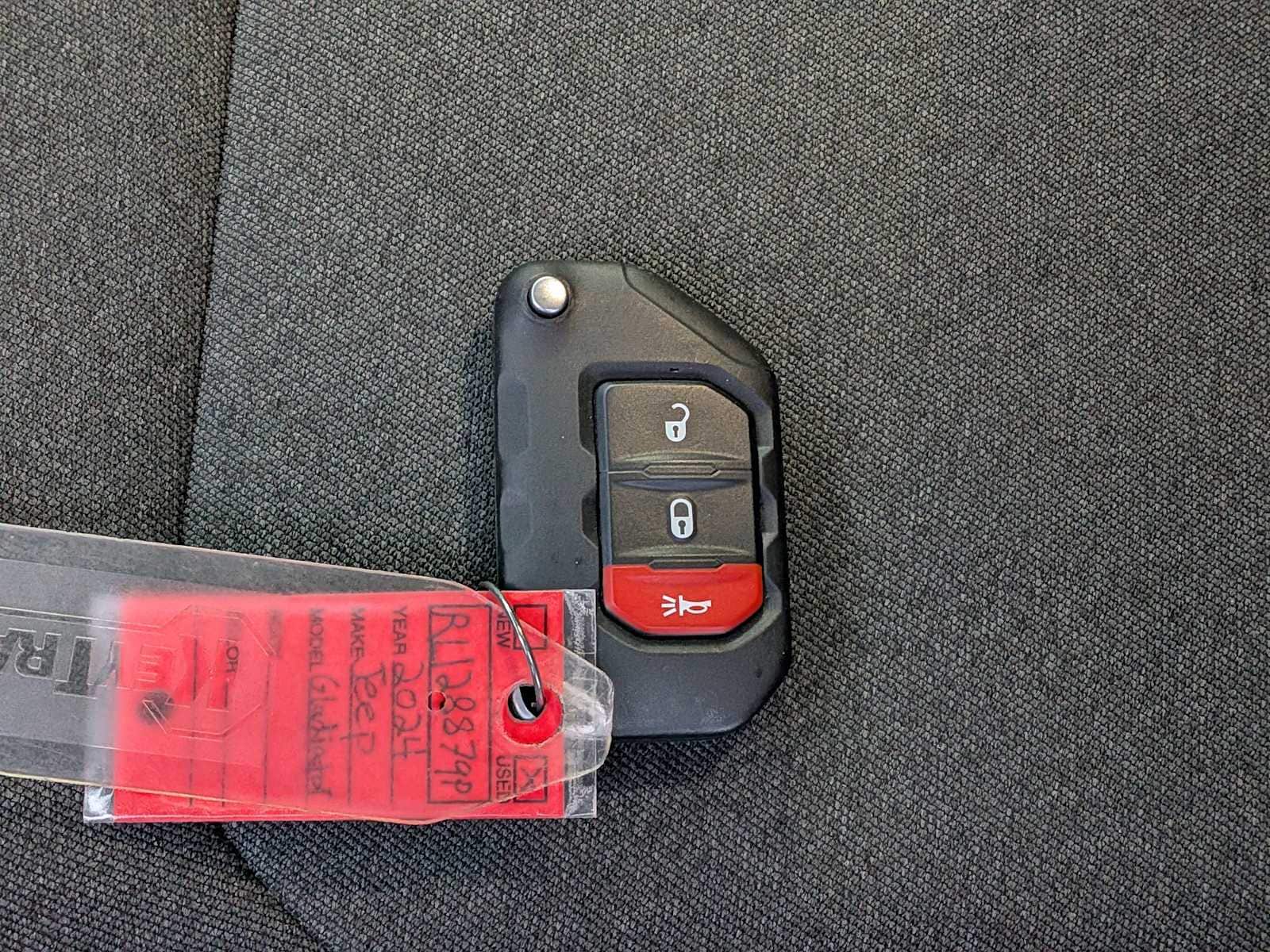 Thumbnail: 2024 Jeep Gladiator - 31