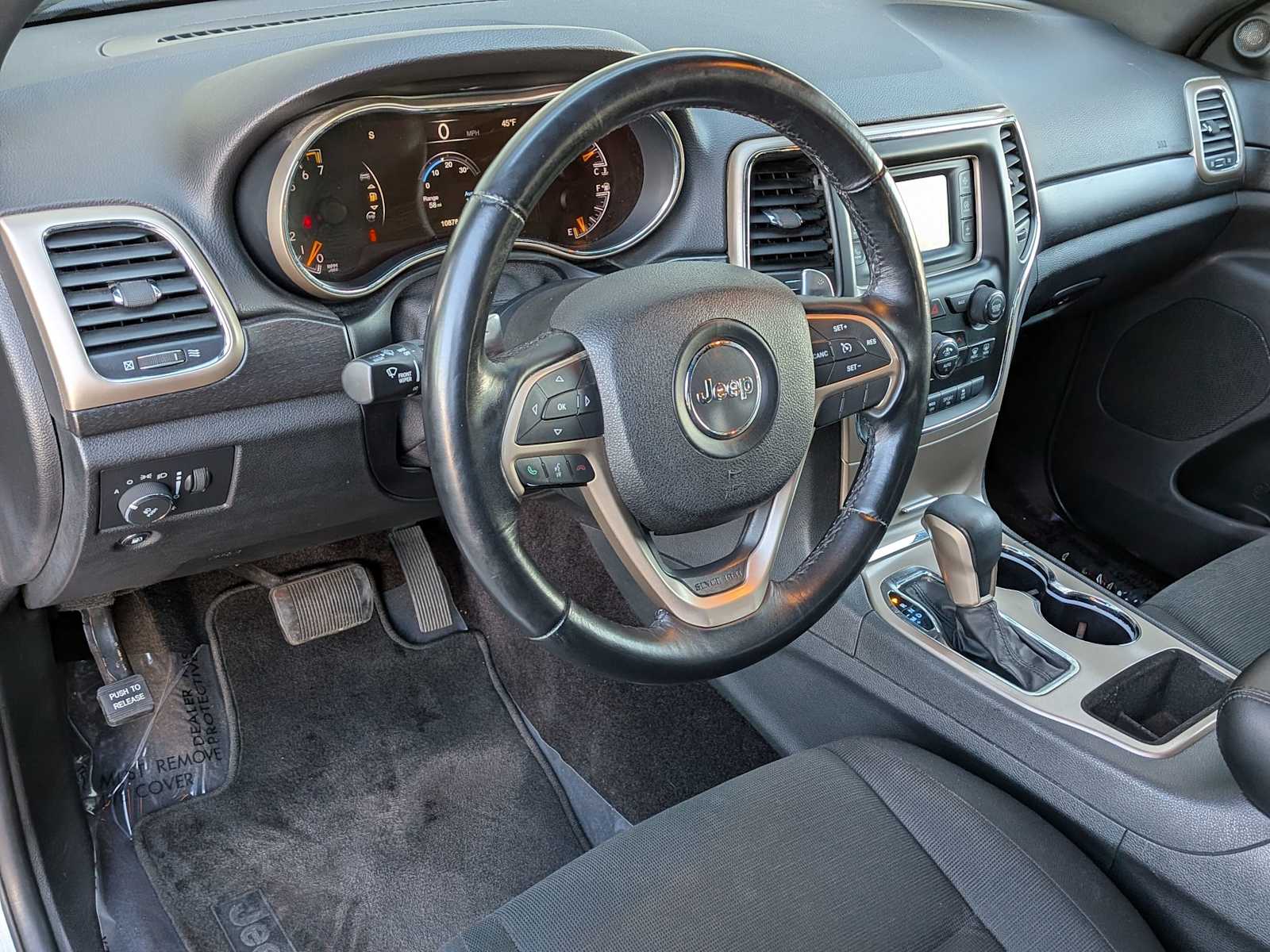 2017 Jeep Grand Cherokee Laredo photo 2