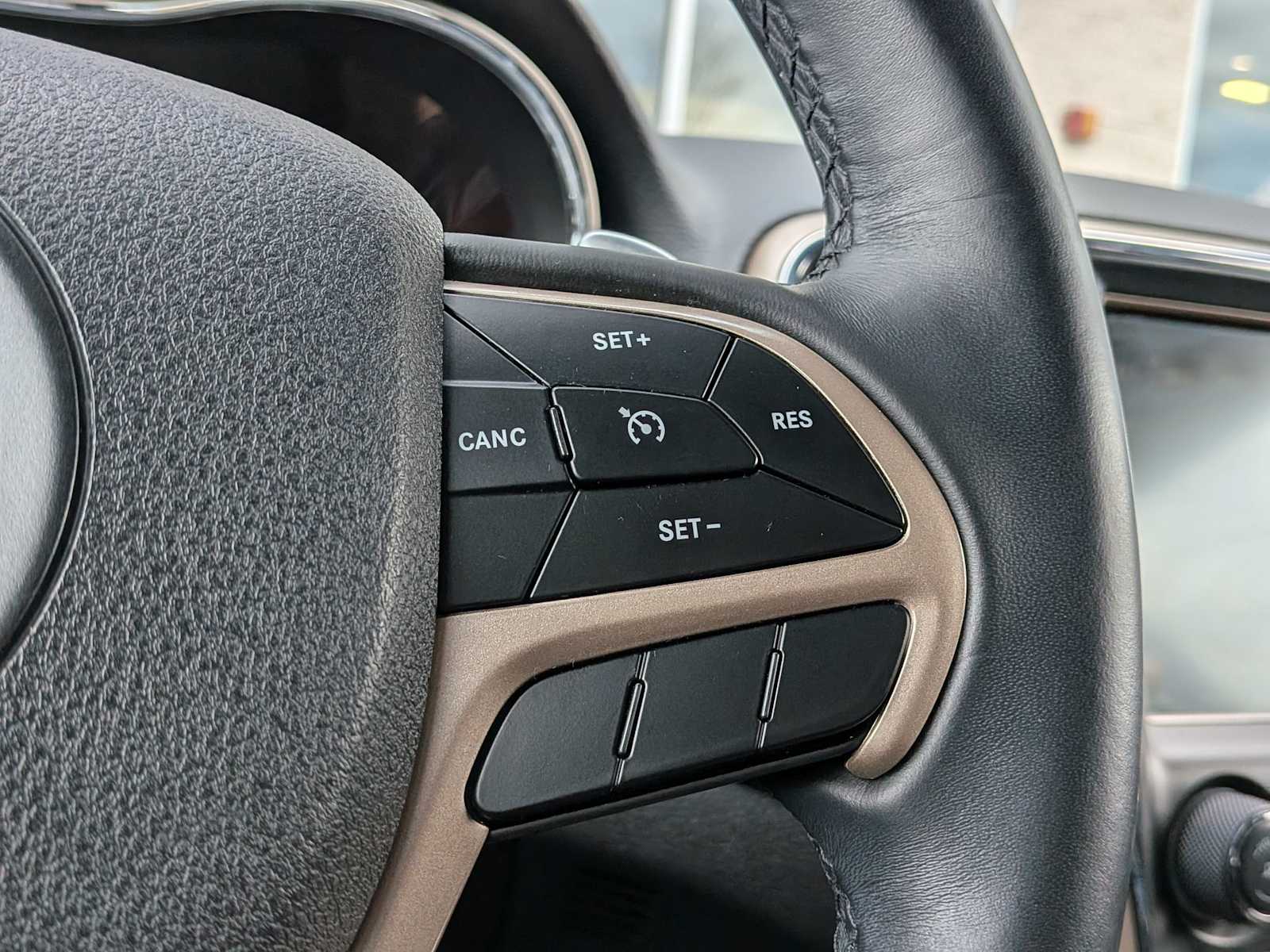 Thumbnail: 2017 Jeep Grand Cherokee - 22