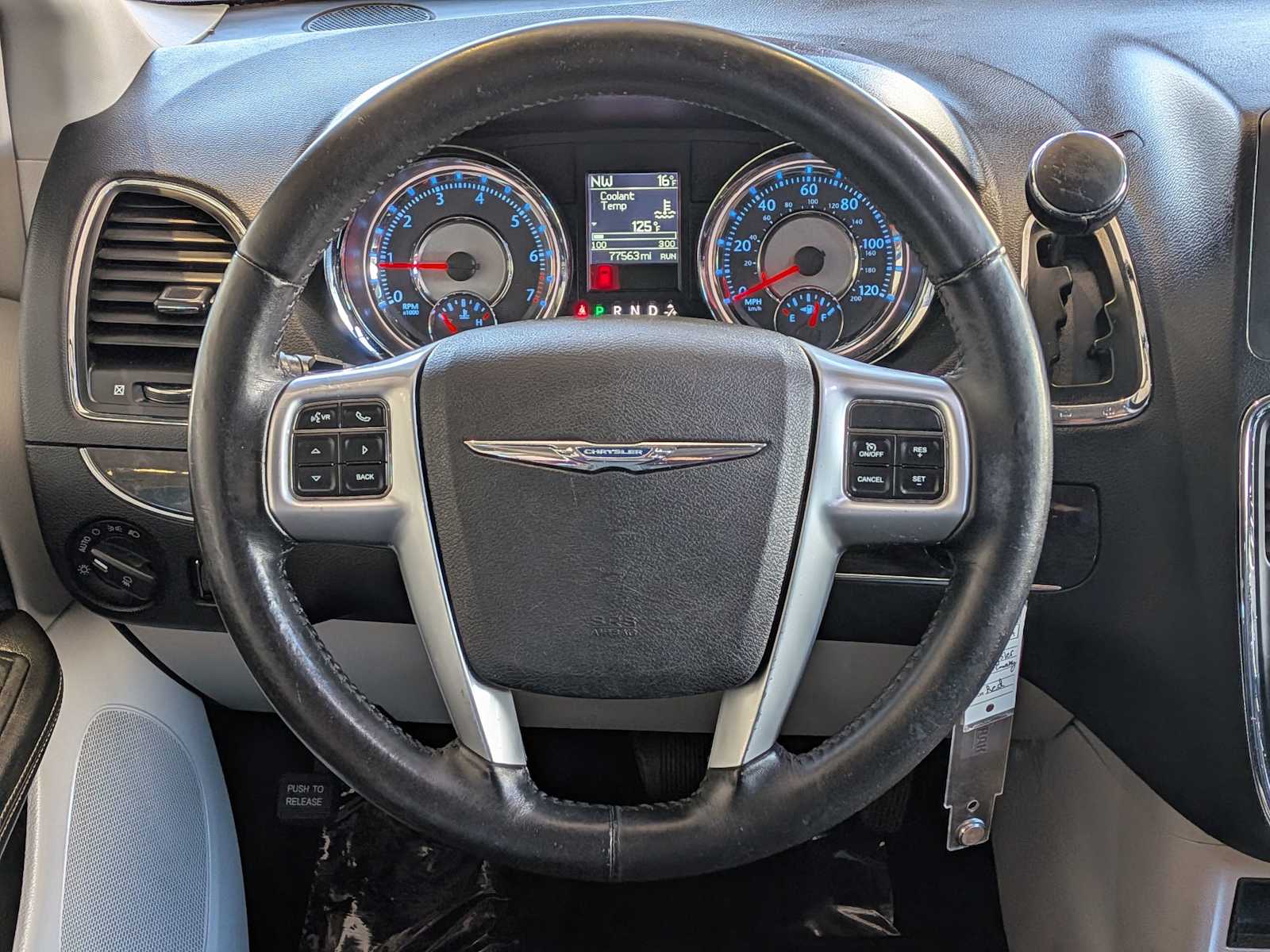 Thumbnail: 2012 Chrysler Town & Country - 19