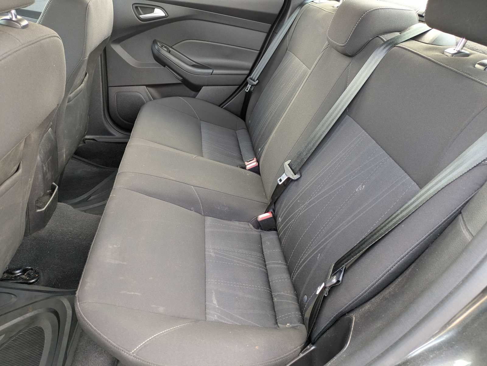 Thumbnail: 2015 Ford Focus - 17