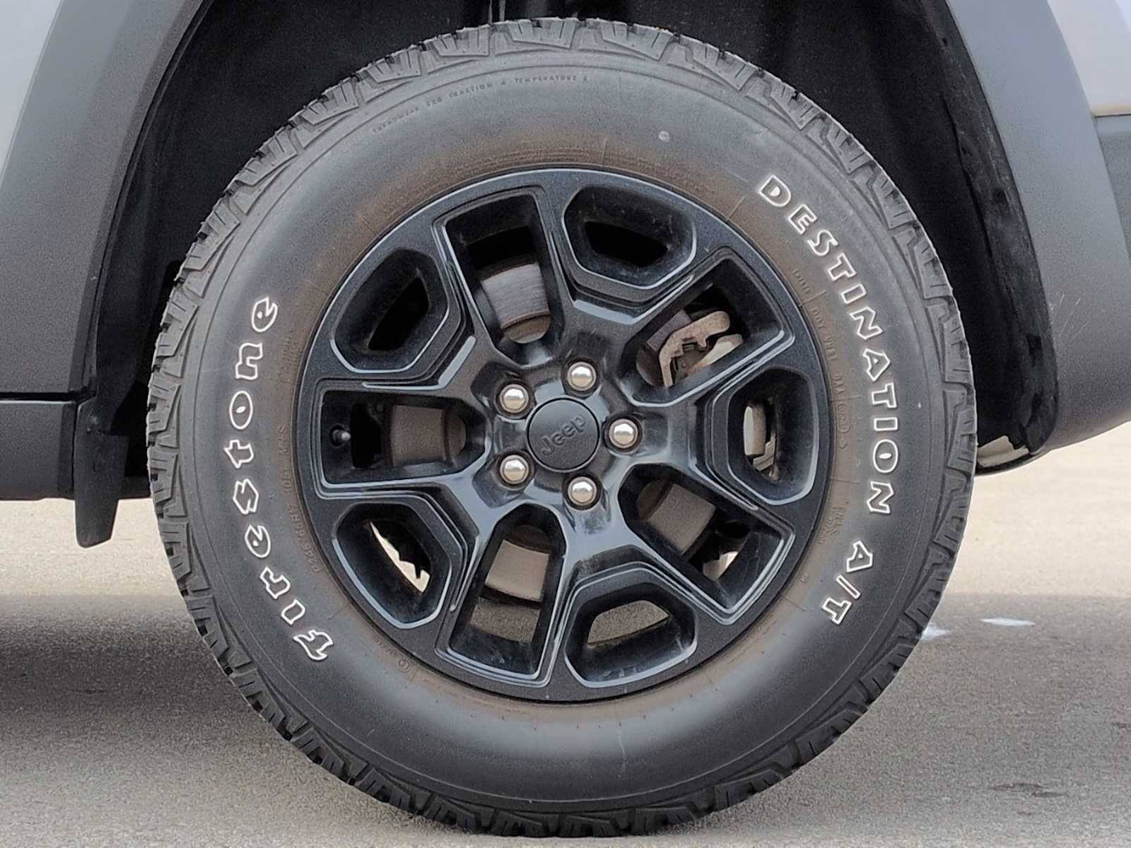 Thumbnail: 2021 Jeep Cherokee - 14