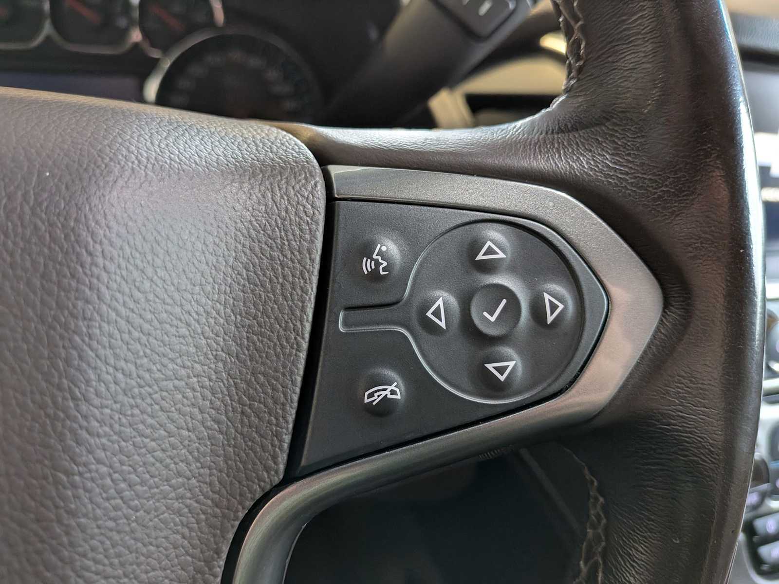 Thumbnail: 2018 Chevrolet Suburban - 23