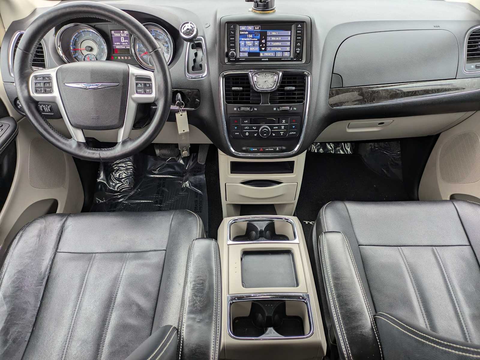 Thumbnail: 2015 Chrysler Town & Country - 13