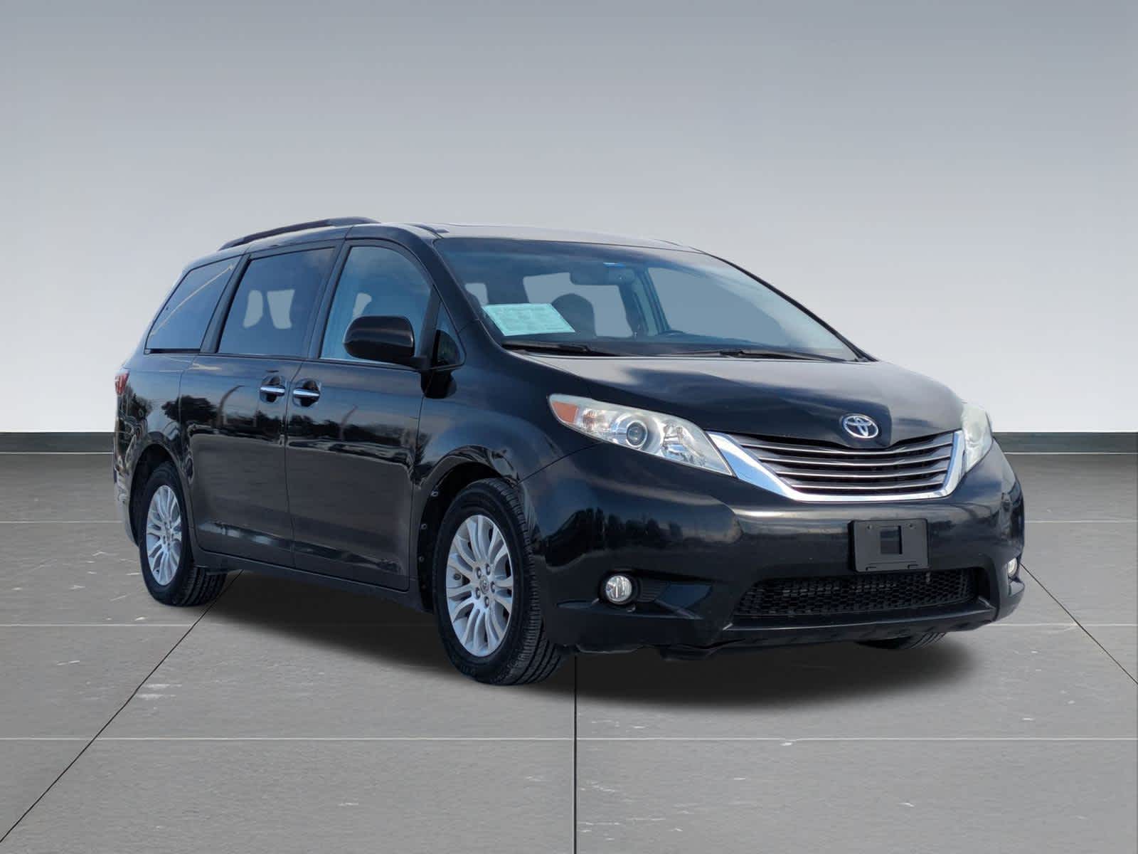 Thumbnail: 2015 Toyota Sienna - 8