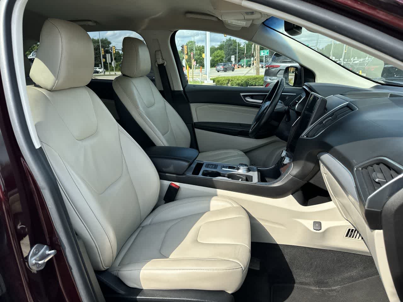Thumbnail: 2021 Ford Edge - 17