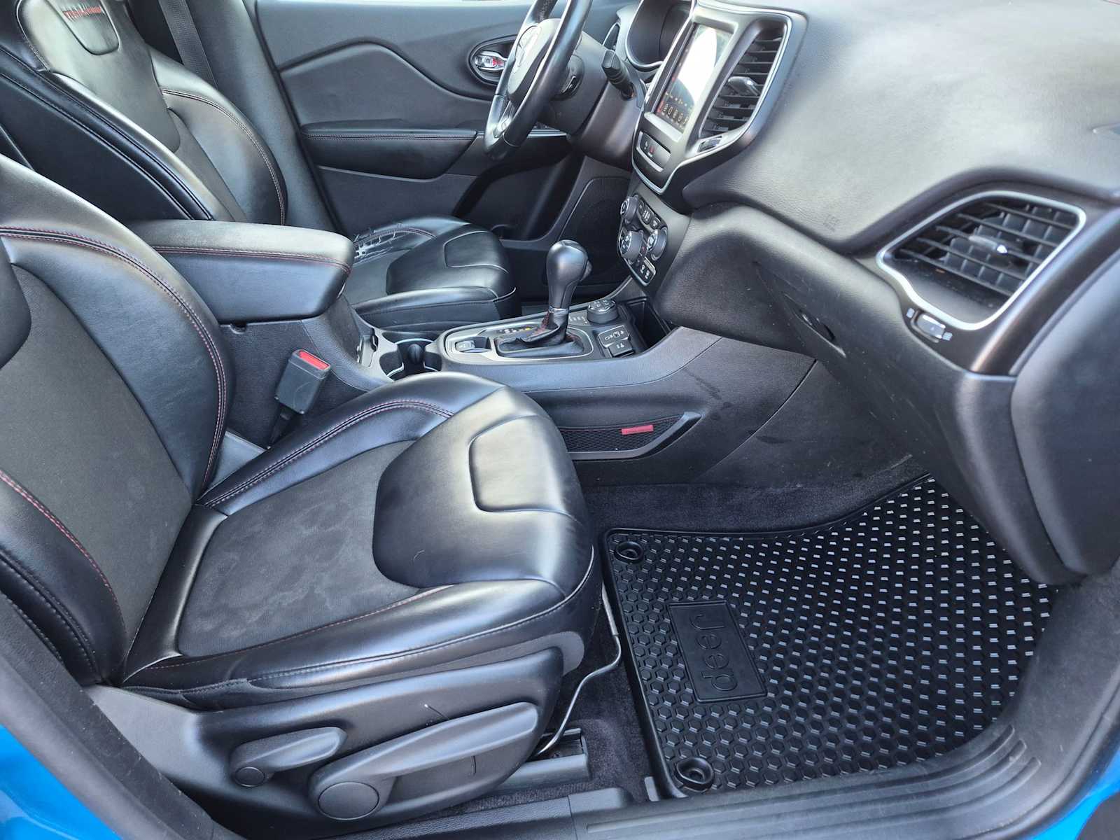 Thumbnail: 2019 Jeep Cherokee - 19