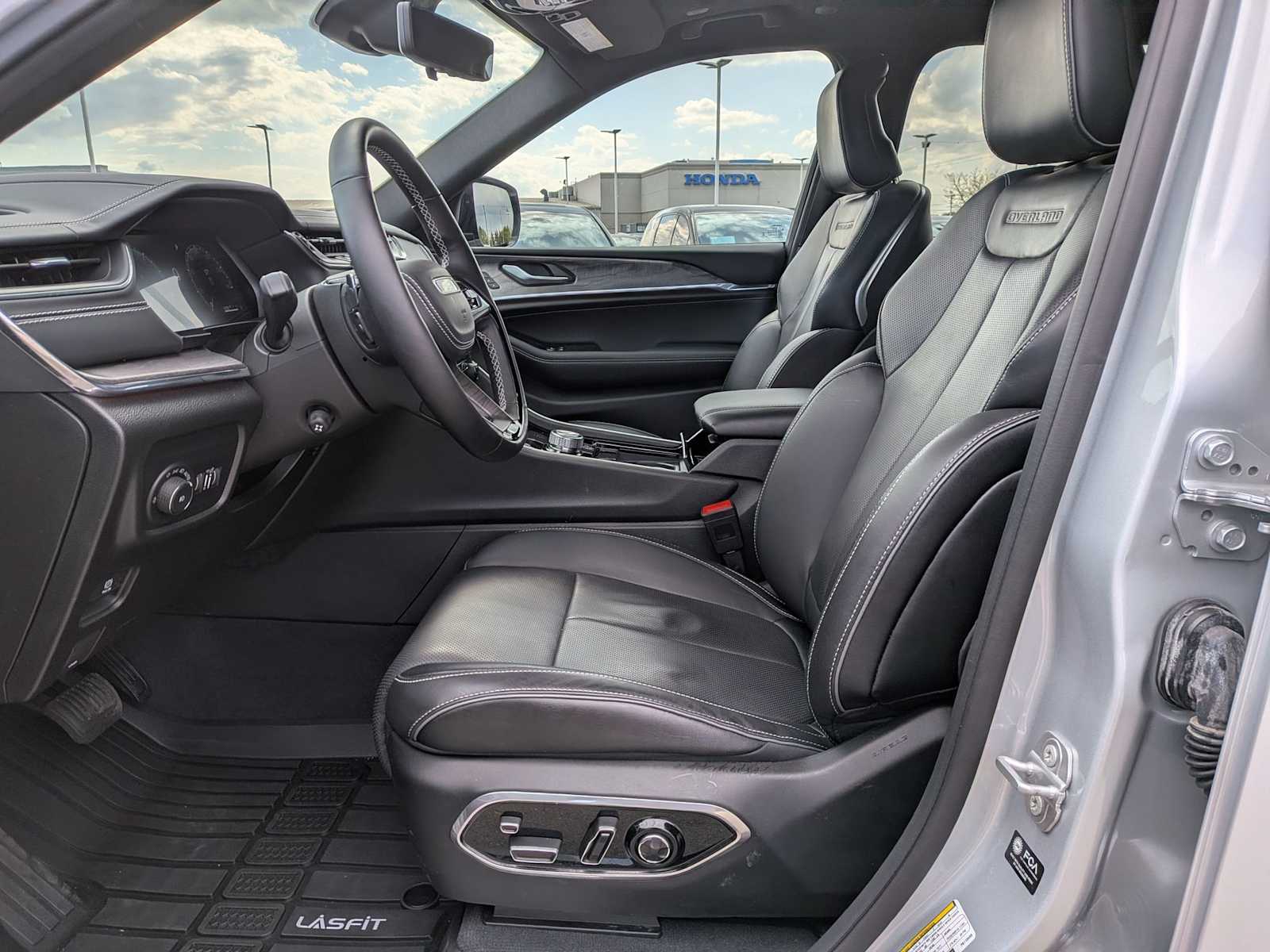 Thumbnail: 2023 Jeep Grand Cherokee - 15