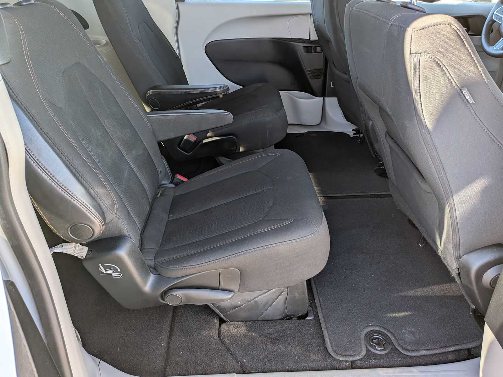 Thumbnail: 2018 Chrysler Pacifica - 18