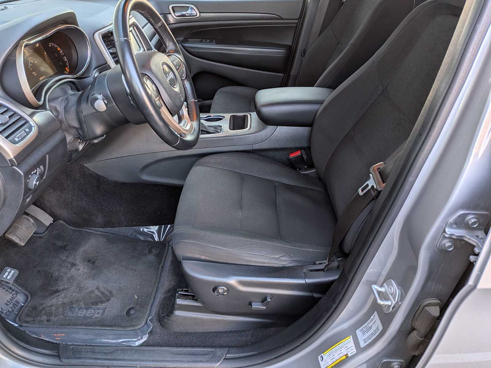 Thumbnail: 2017 Jeep Grand Cherokee - 15