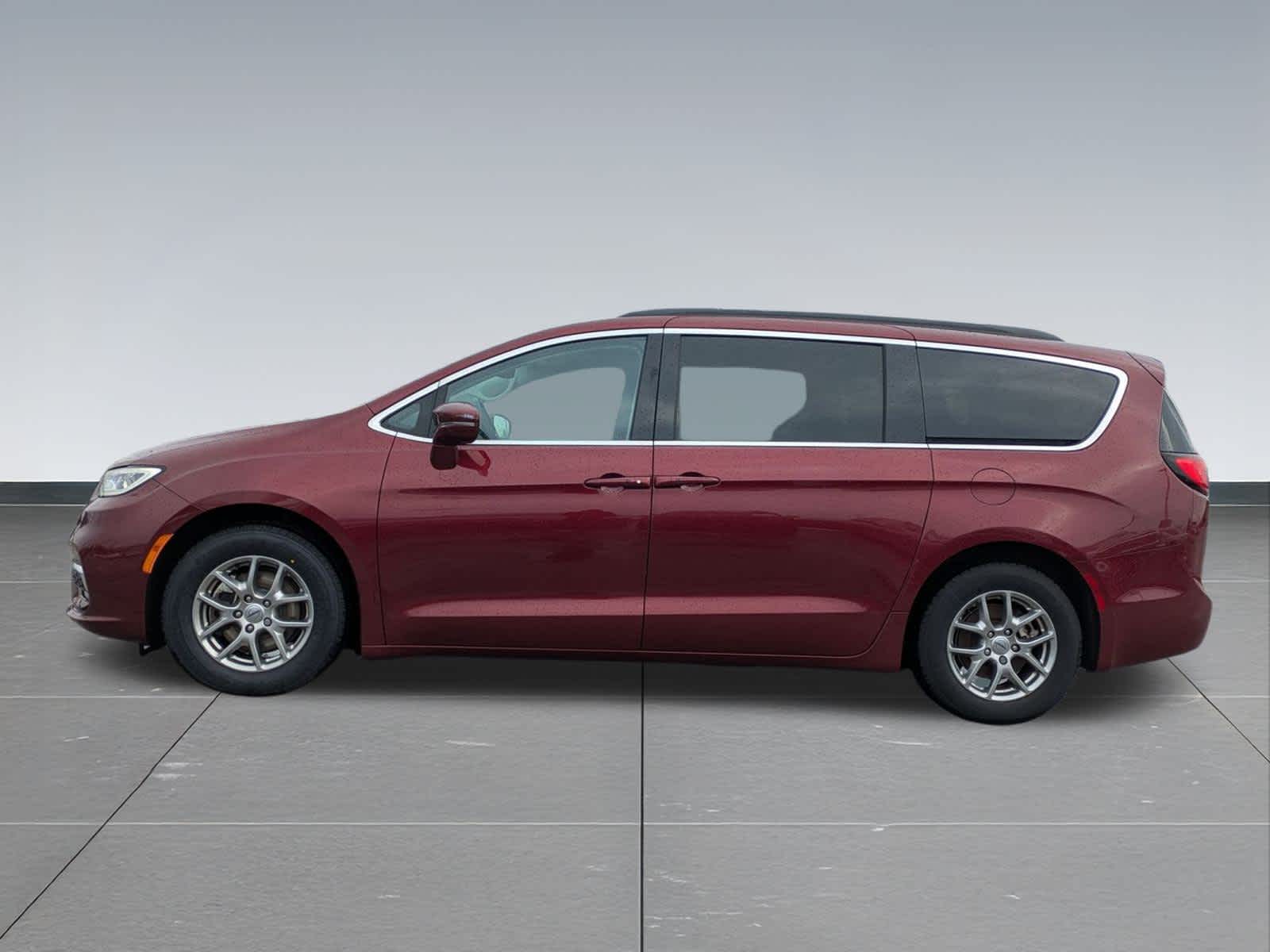 Thumbnail: 2021 Chrysler Pacifica - 3