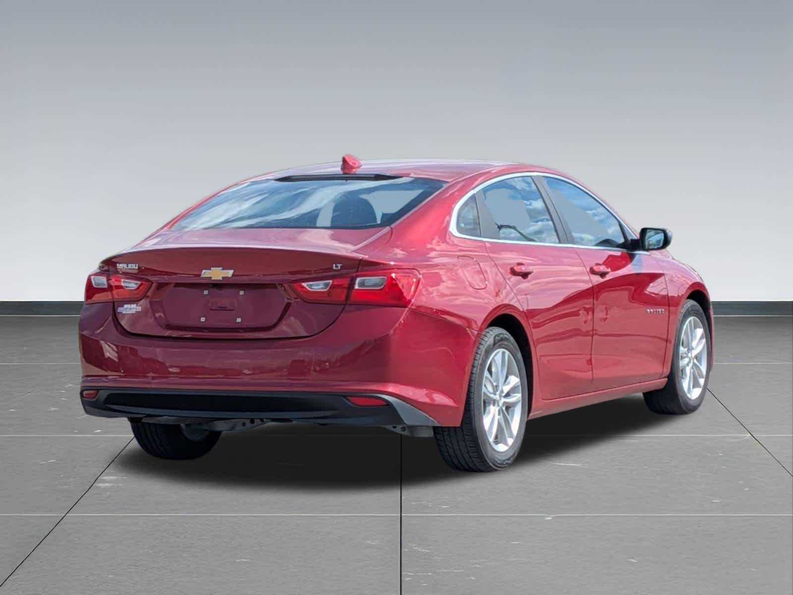 Thumbnail: 2016 Chevrolet Malibu - 5
