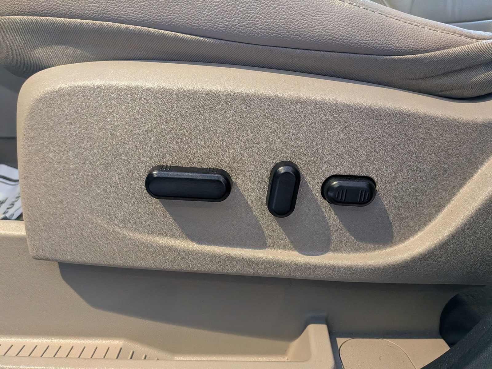 Thumbnail: 2016 Ford Escape - 16