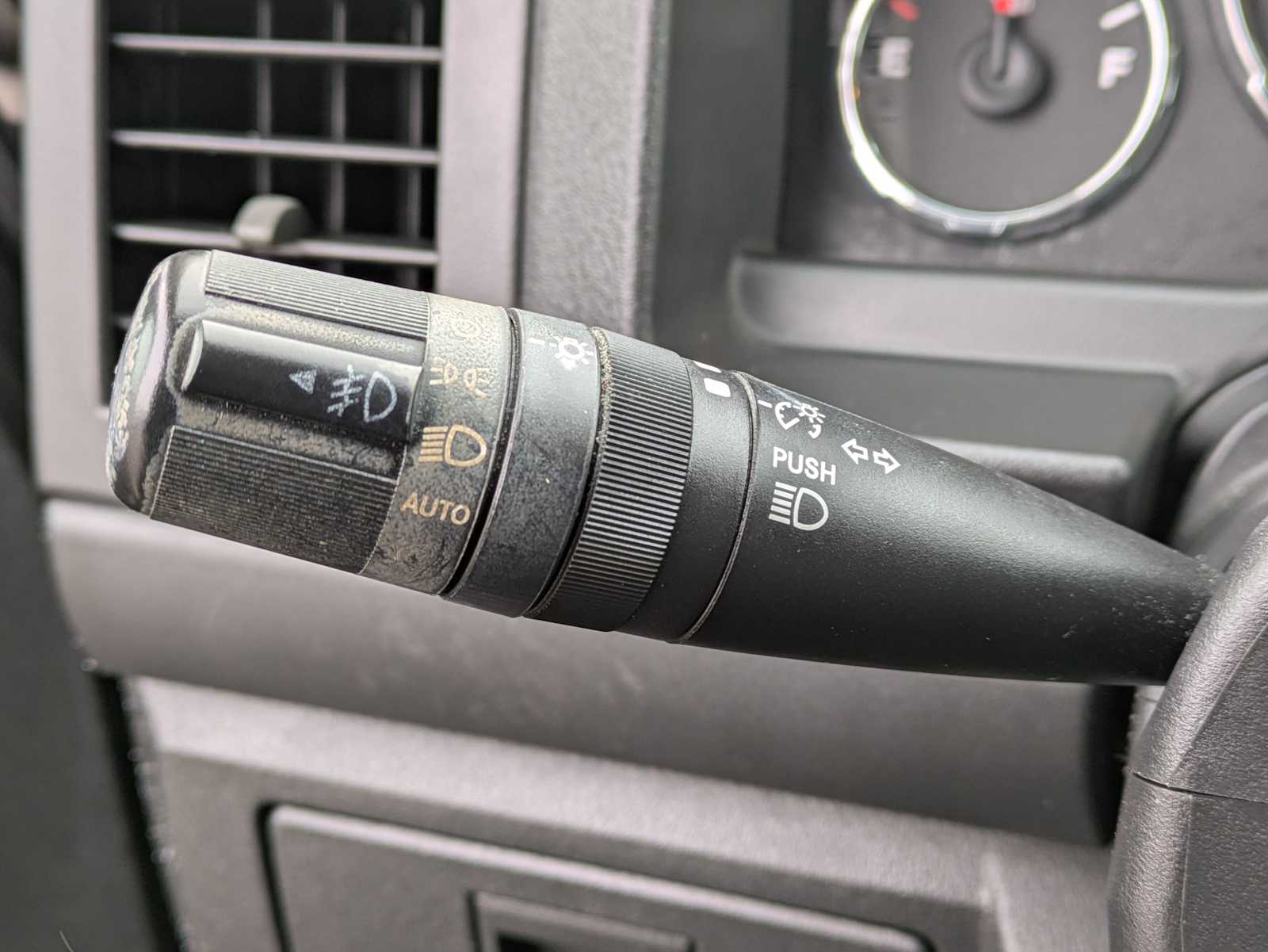 Thumbnail: 2010 Jeep Liberty - 21