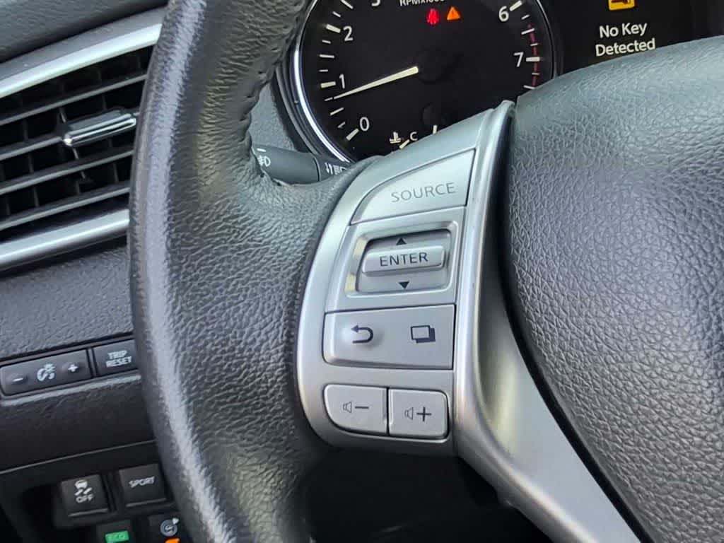 Thumbnail: 2015 Nissan Rogue - 31