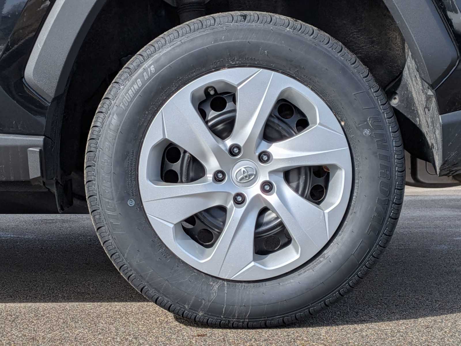 Thumbnail: 2019 Toyota RAV4 - 13