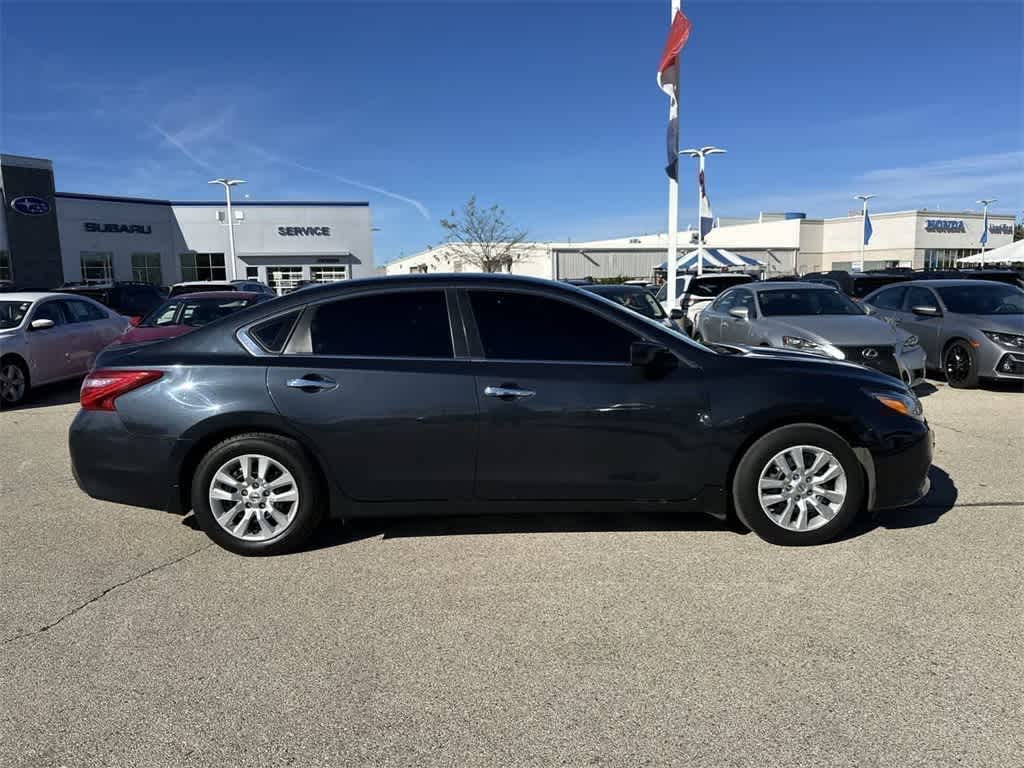 Thumbnail: 2016 Nissan Altima - 7